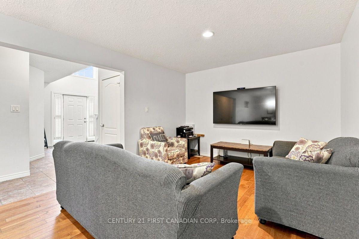 Photo 11 of 1687 Coronation Drive, London, North E — HOMEH