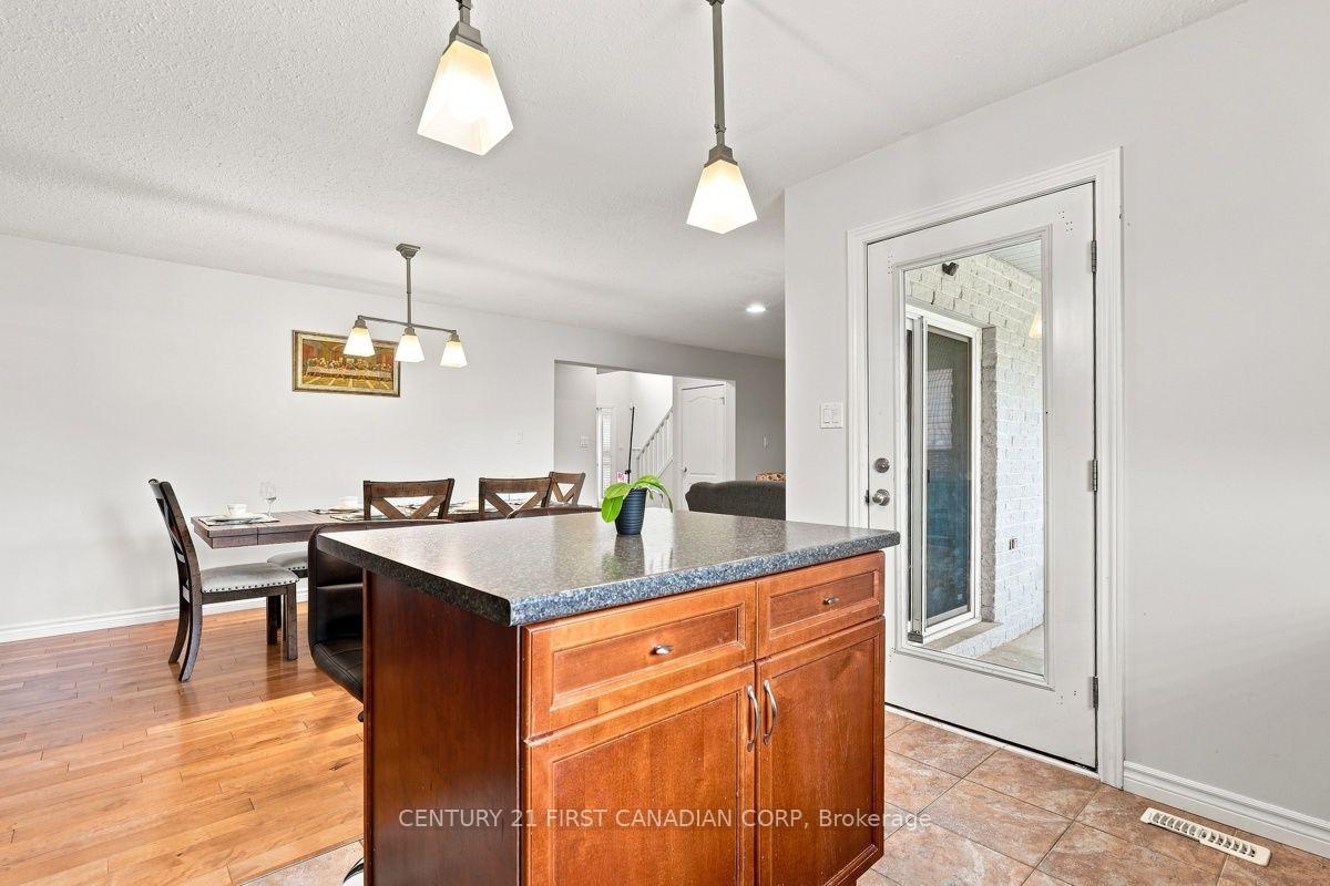 Photo 18 of 1687 Coronation Drive, London, North E — HOMEH