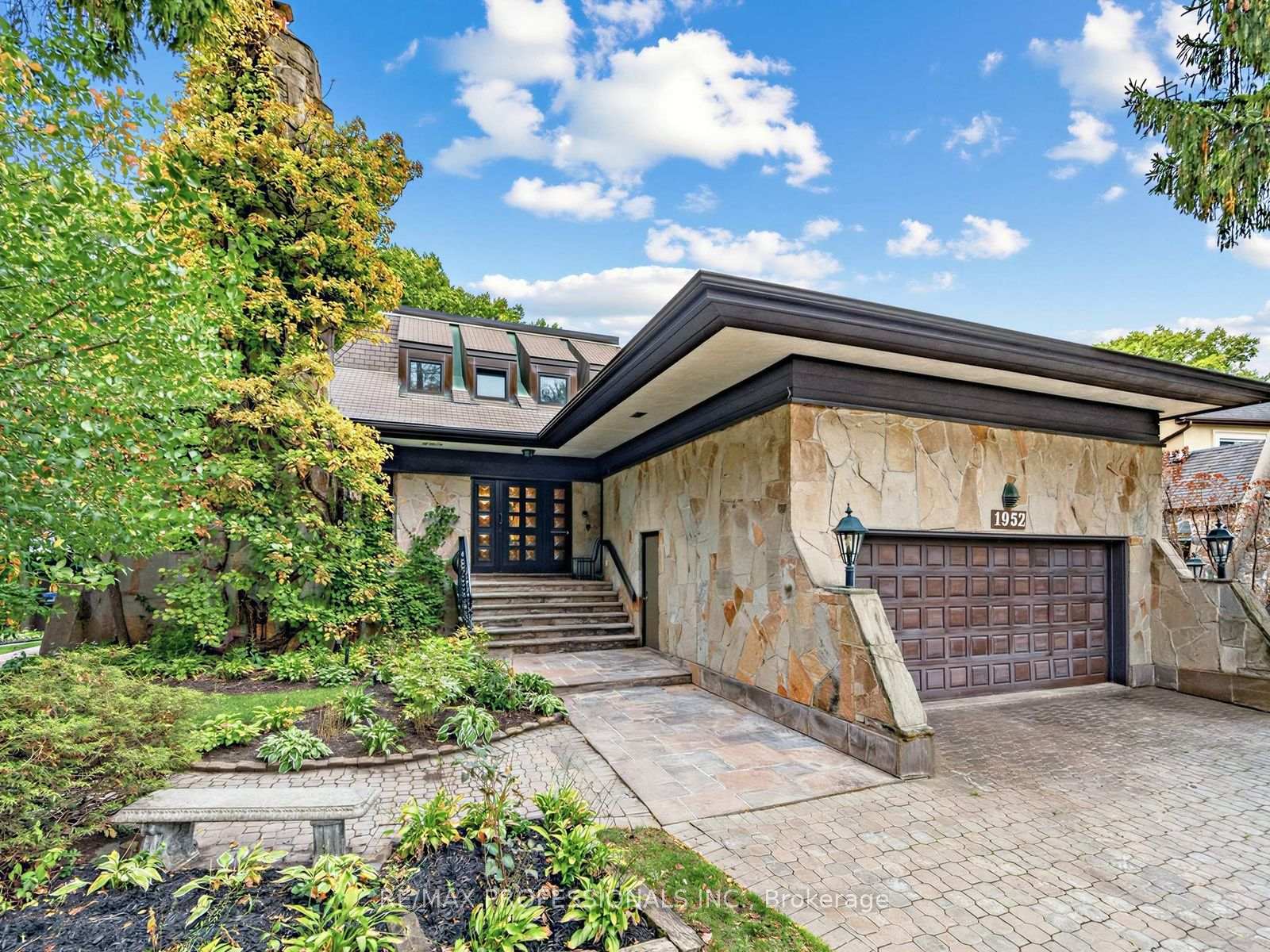 Photo 2 of 1952 Lapad Court, Mississauga, Erin Mills — HOMEH