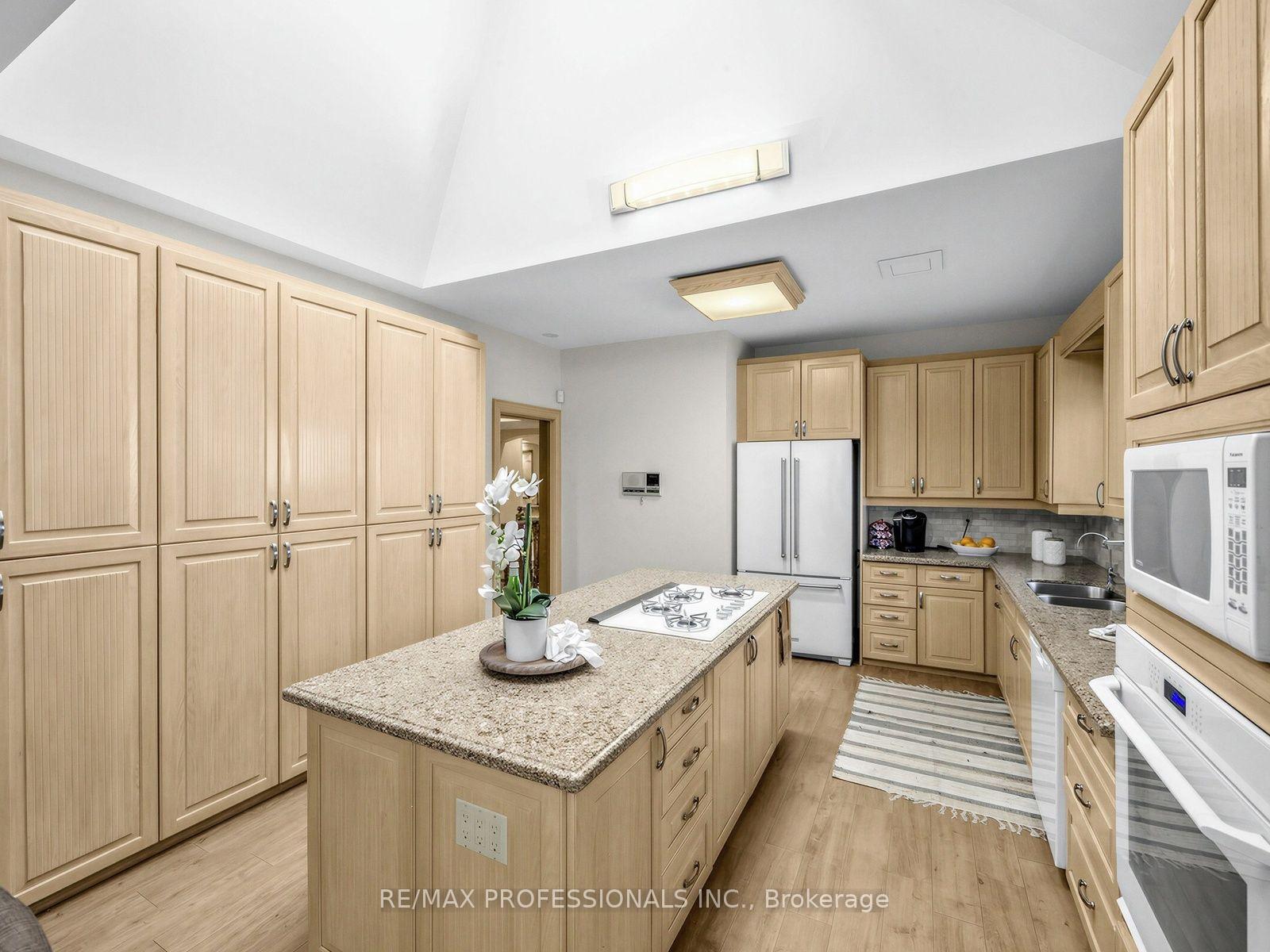 Photo 10 of 1952 Lapad Court, Mississauga, Erin Mills — HOMEH