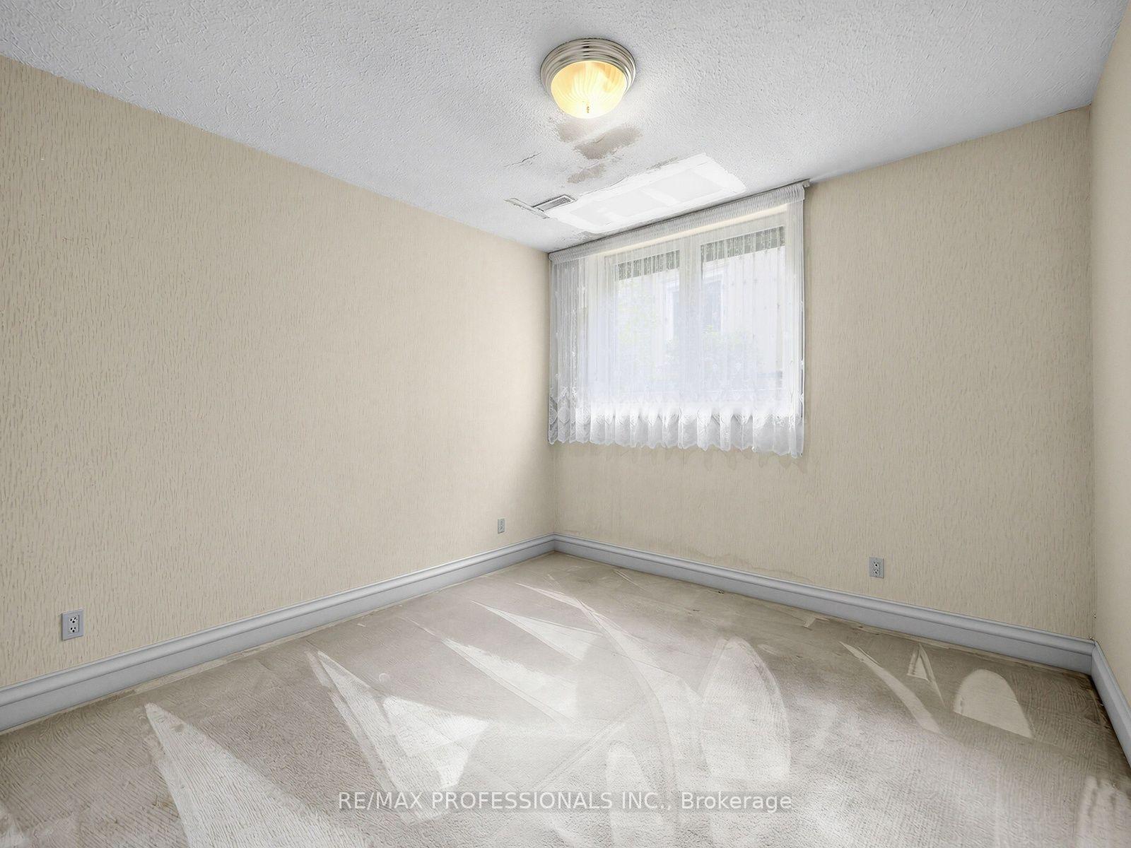 Photo 34 of 1952 Lapad Court, Mississauga, Erin Mills — HOMEH