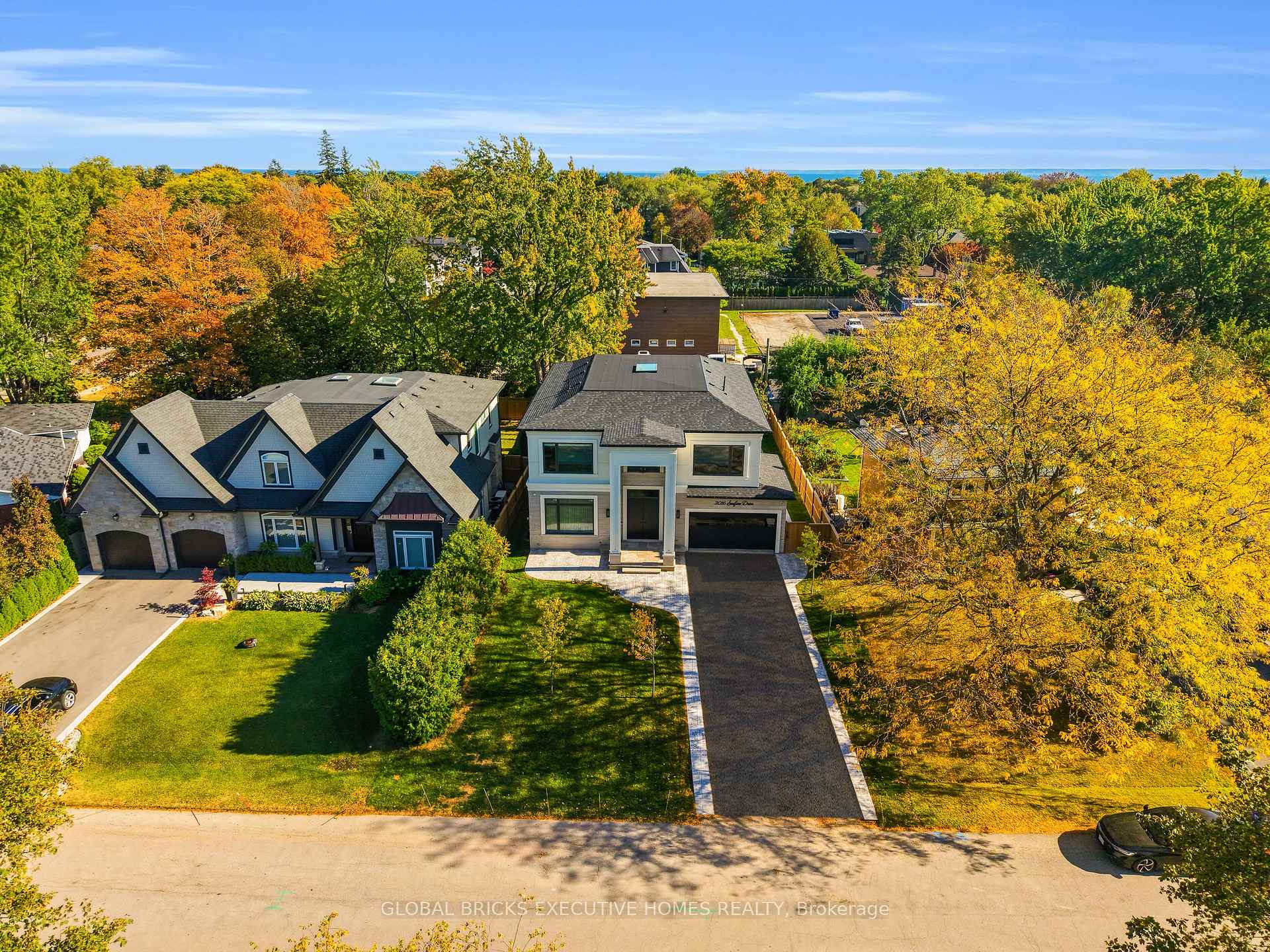 Photo 4 of 2016 Seafare Drive, Oakville, Bronte — HOMEH