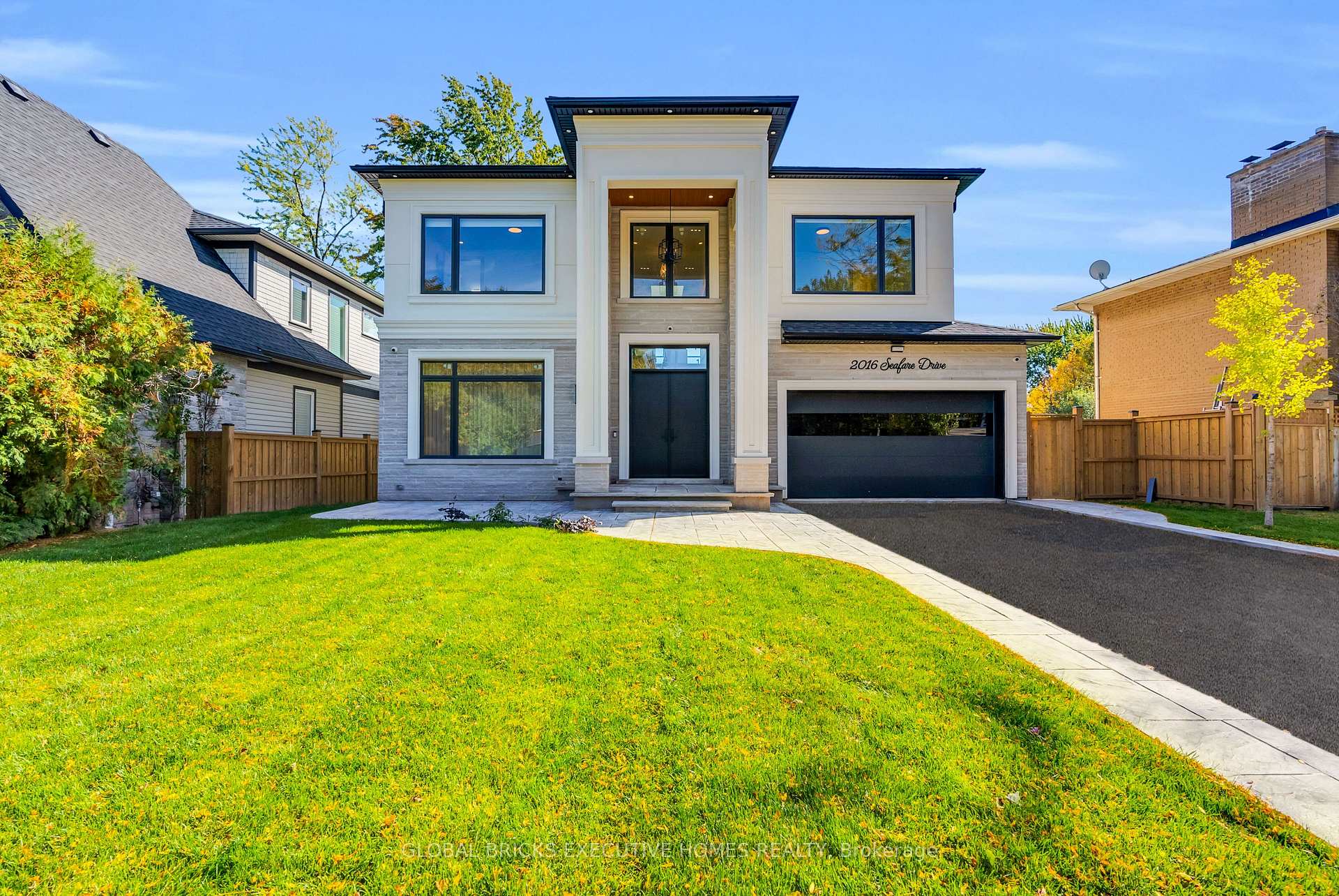 Photo 5 of 2016 Seafare Drive, Oakville, Bronte — HOMEH