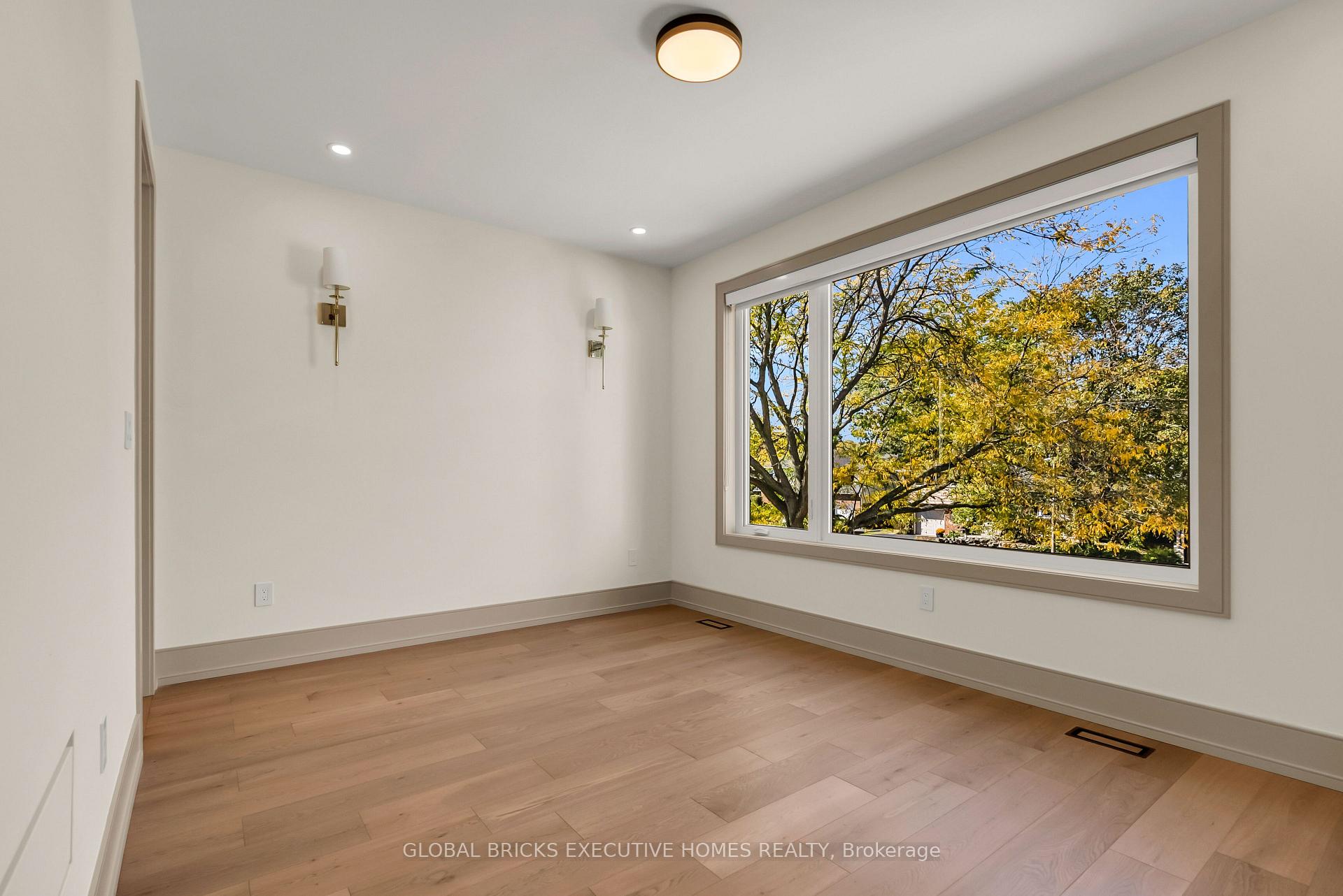Photo 33 of 2016 Seafare Drive, Oakville, Bronte — HOMEH