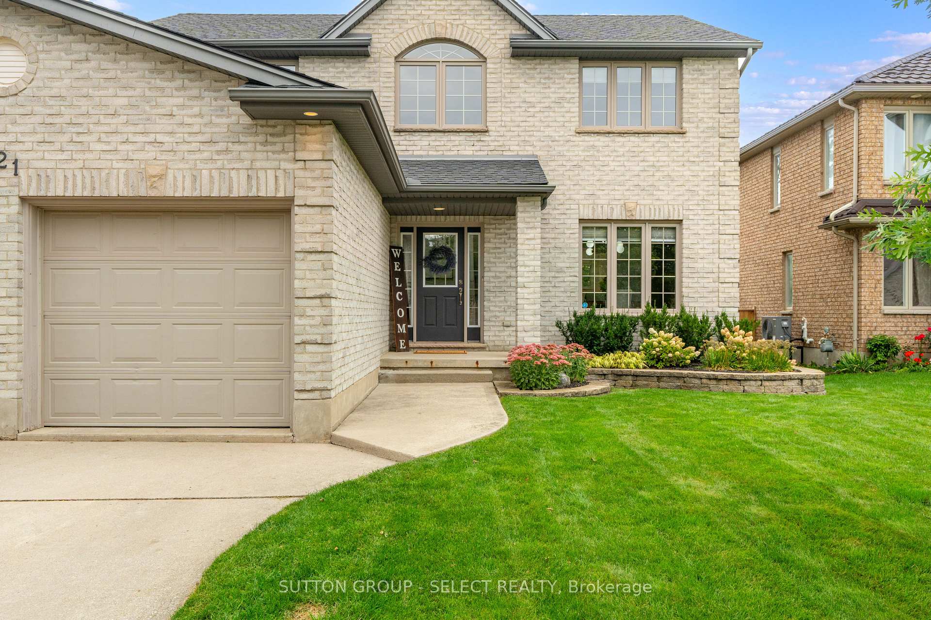 Photo of 121 Tanoak Drive