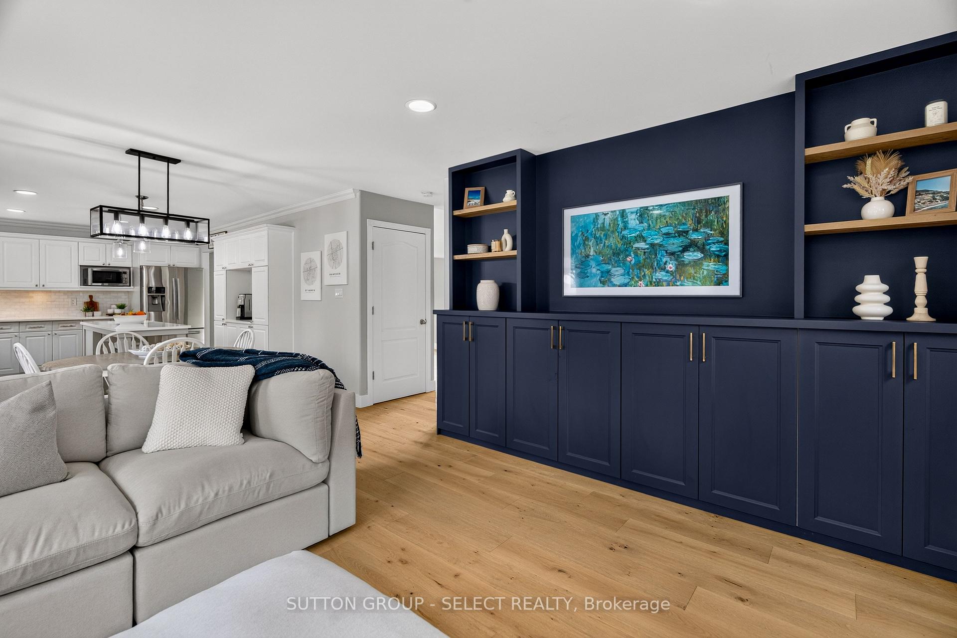Photo 7 of 121 Tanoak Drive, London, North E — HOMEH