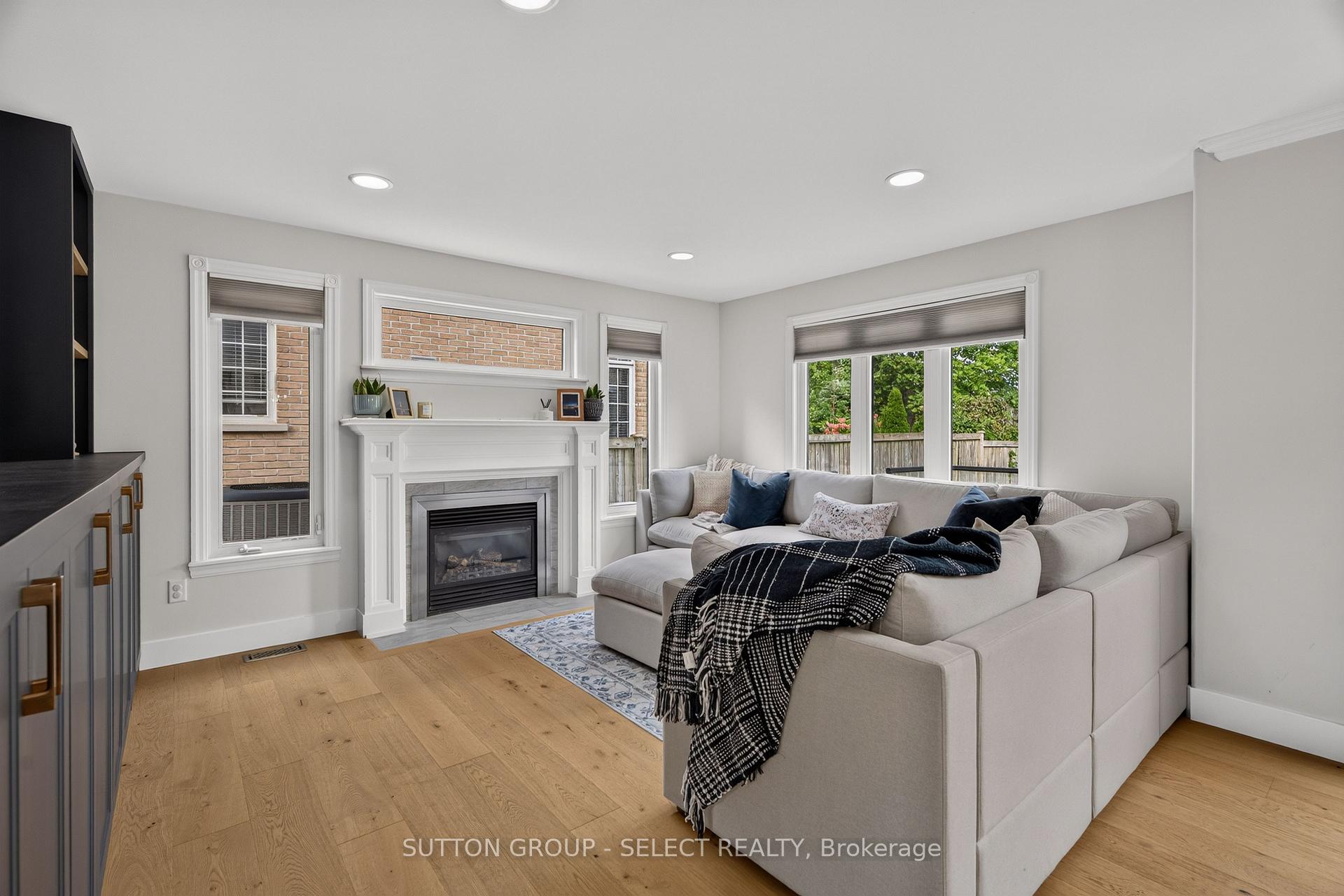 Photo 11 of 121 Tanoak Drive, London, North E — HOMEH