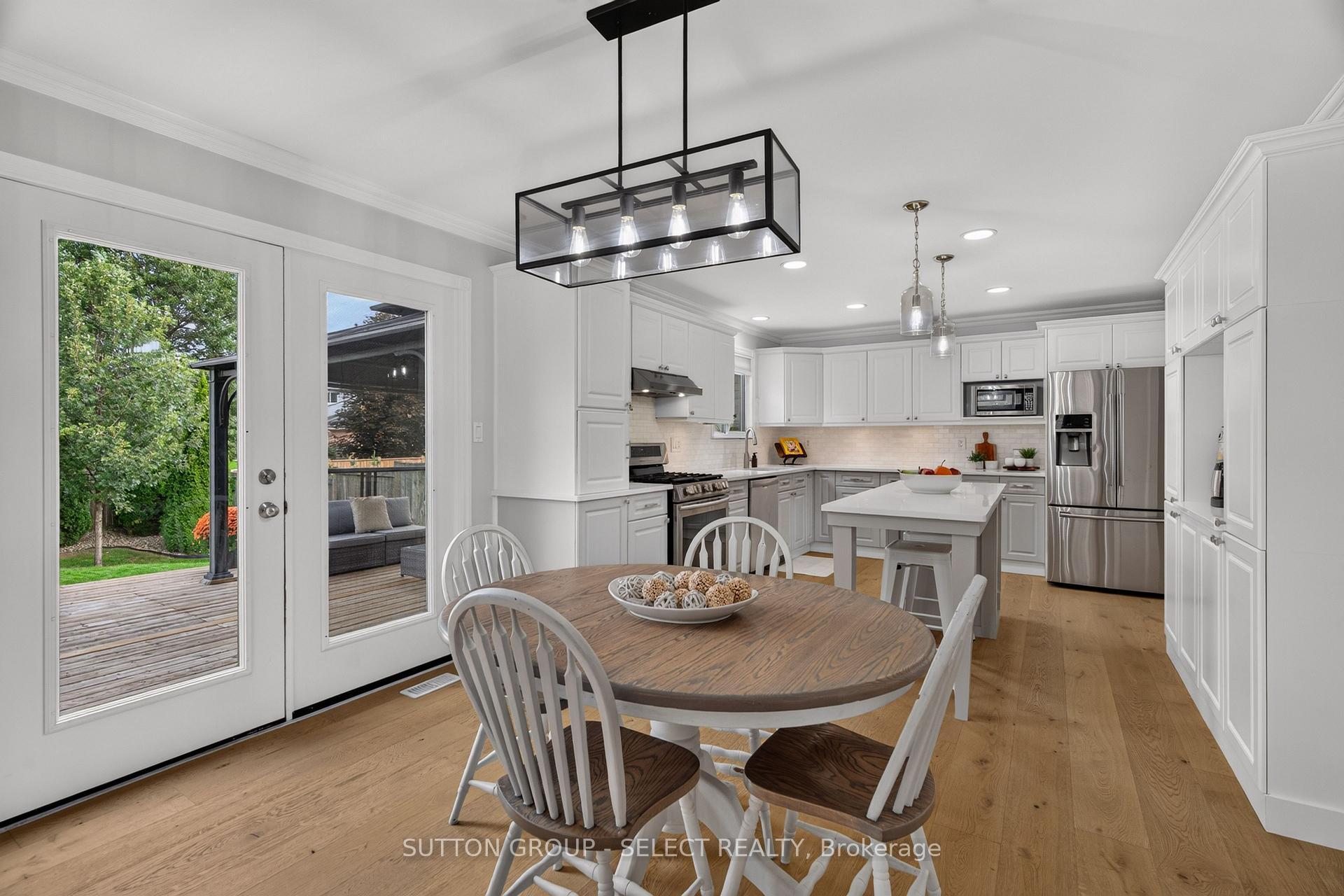 Photo 14 of 121 Tanoak Drive, London, North E — HOMEH