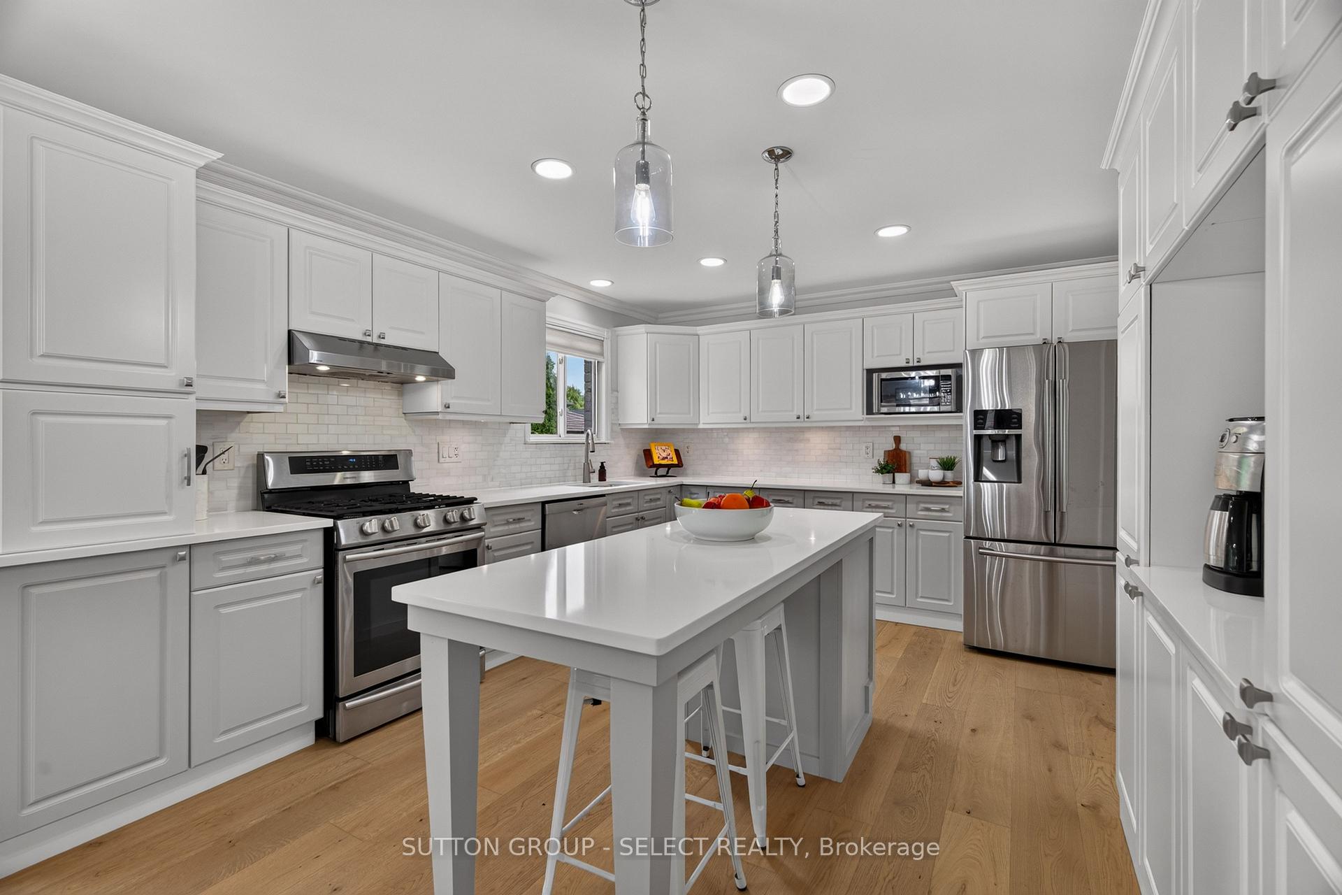 Photo 15 of 121 Tanoak Drive, London, North E — HOMEH