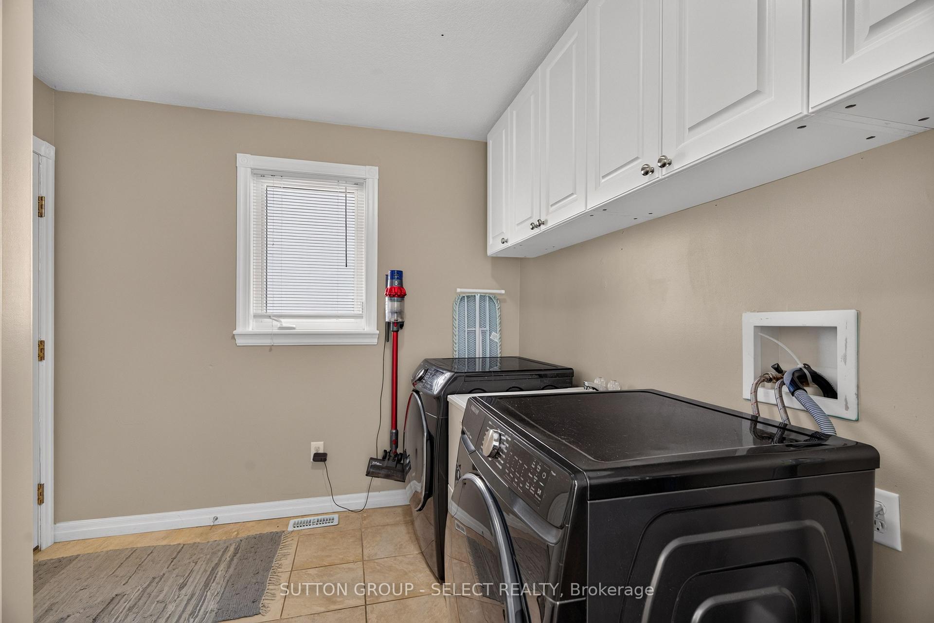 Photo 25 of 121 Tanoak Drive, London, North E — HOMEH