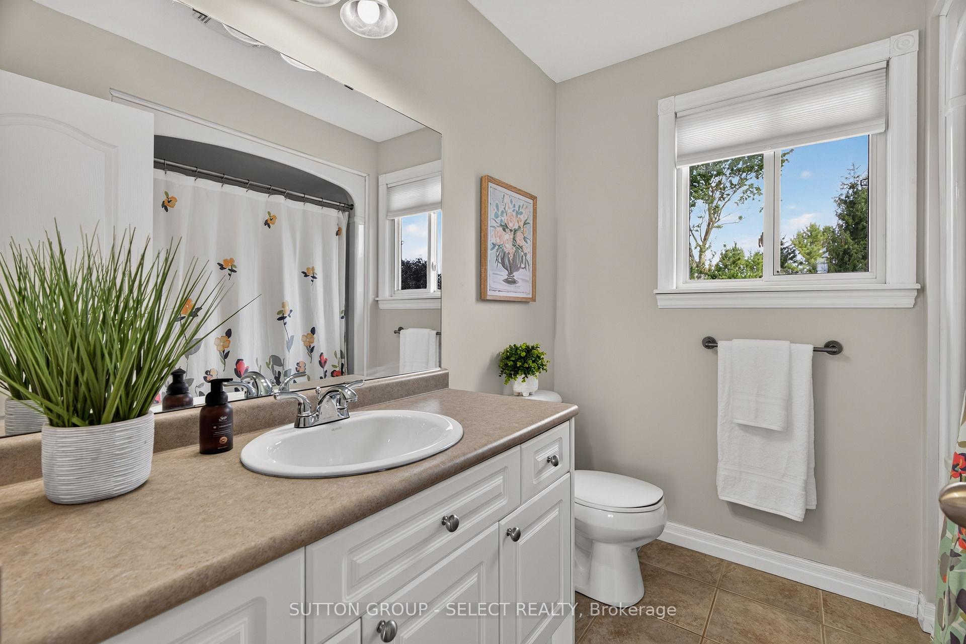 Photo 34 of 121 Tanoak Drive, London, North E — HOMEH