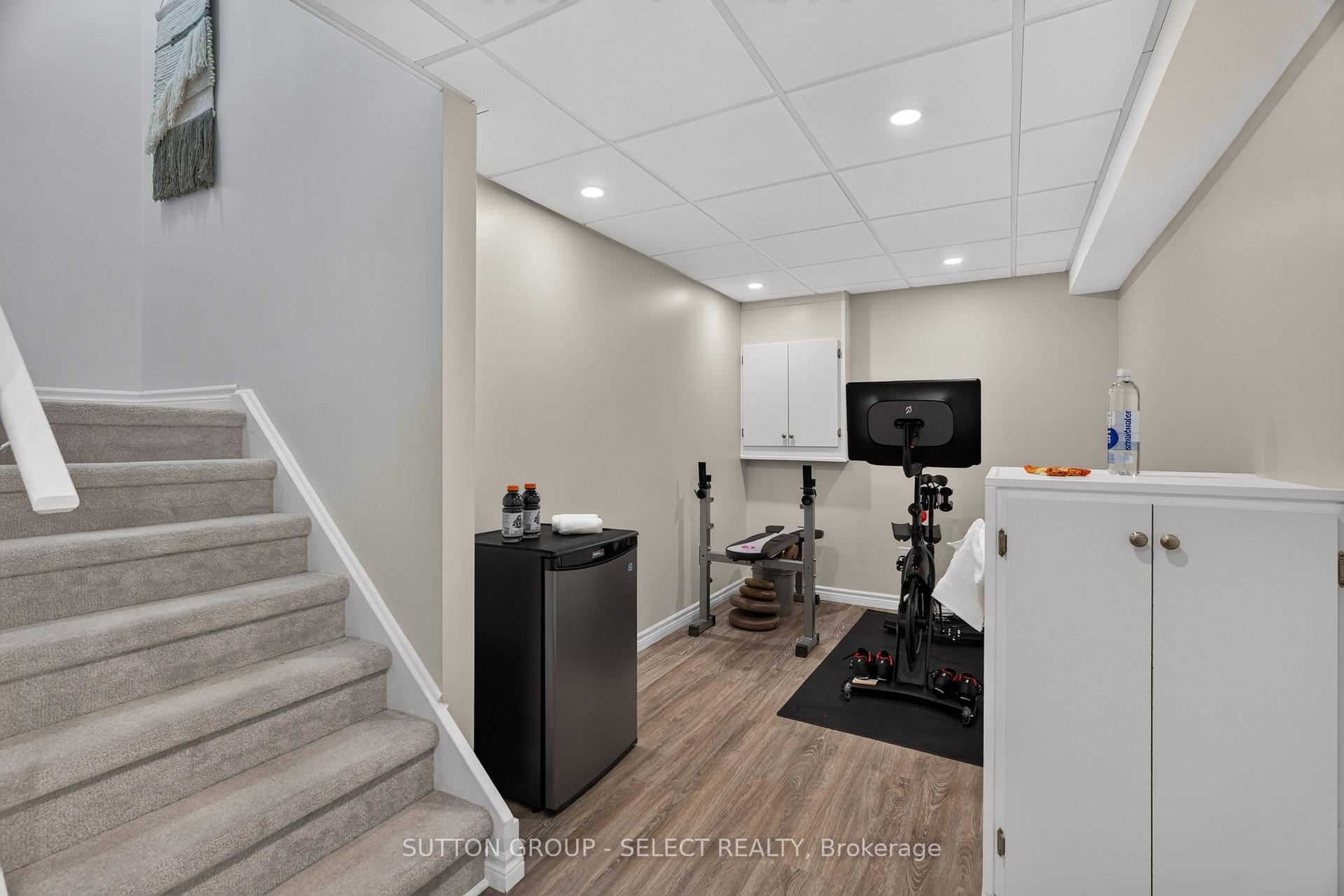 Photo 35 of 121 Tanoak Drive, London, North E — HOMEH