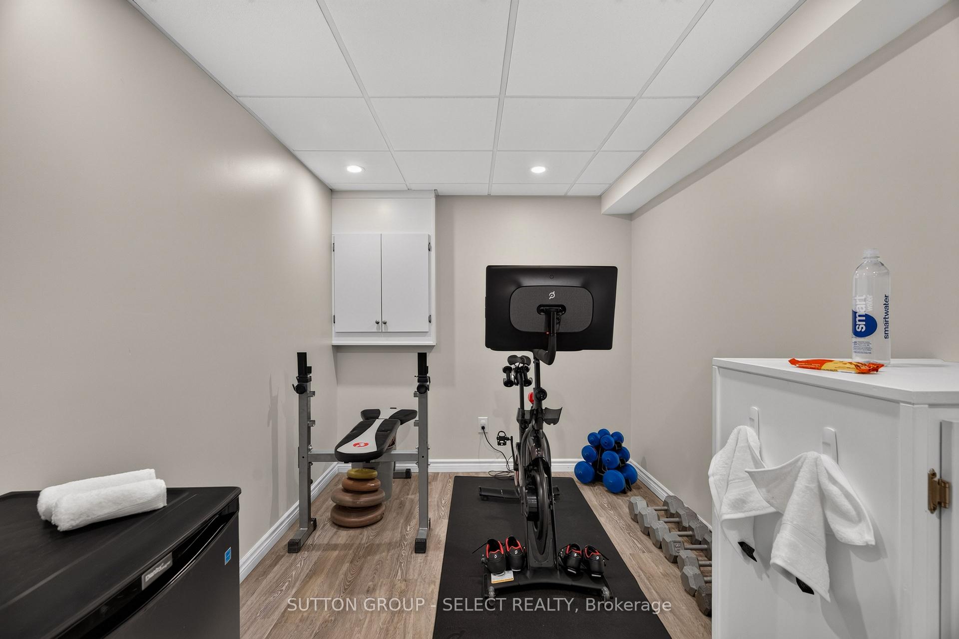 Photo 36 of 121 Tanoak Drive, London, North E — HOMEH
