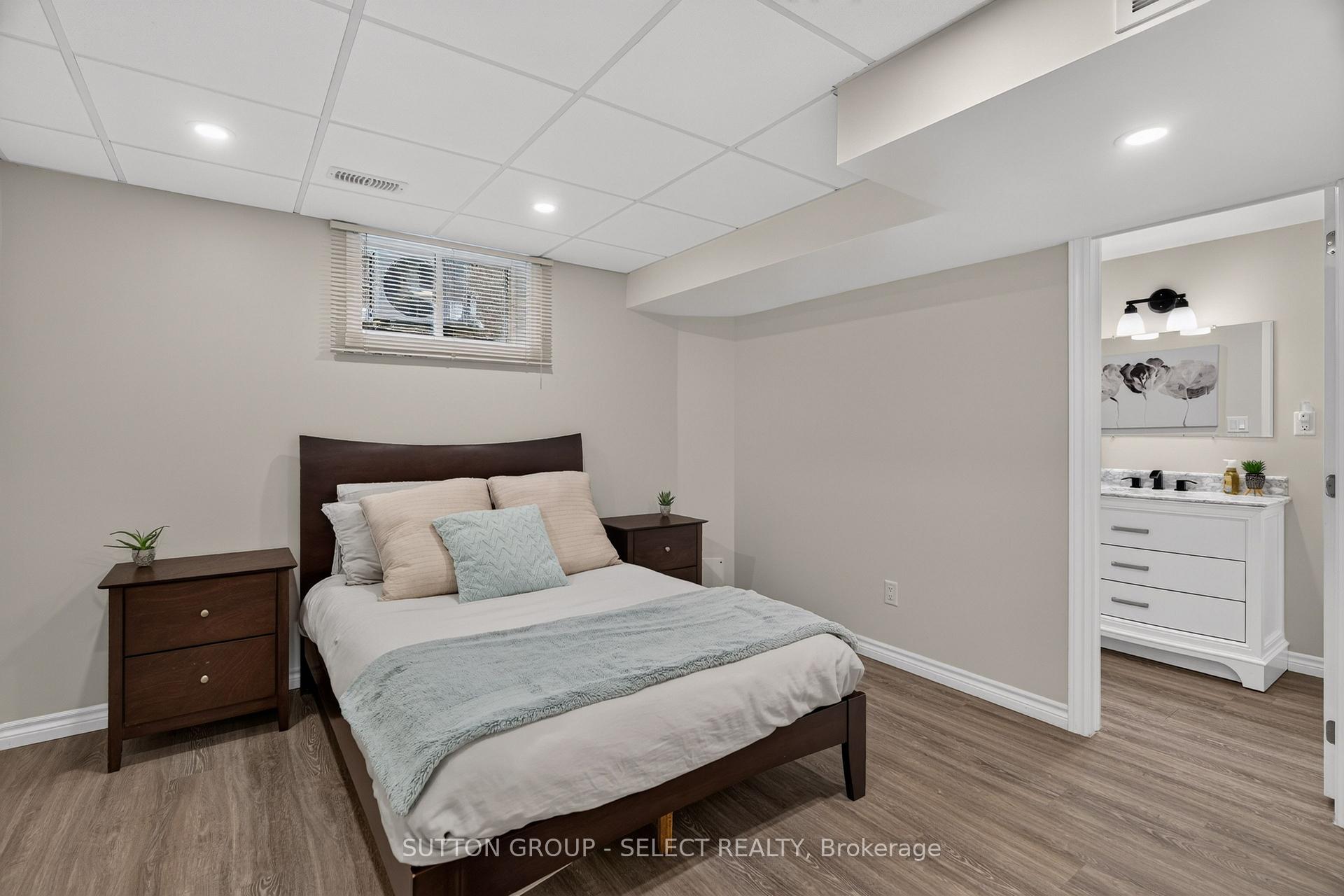 Photo 39 of 121 Tanoak Drive, London, North E — HOMEH