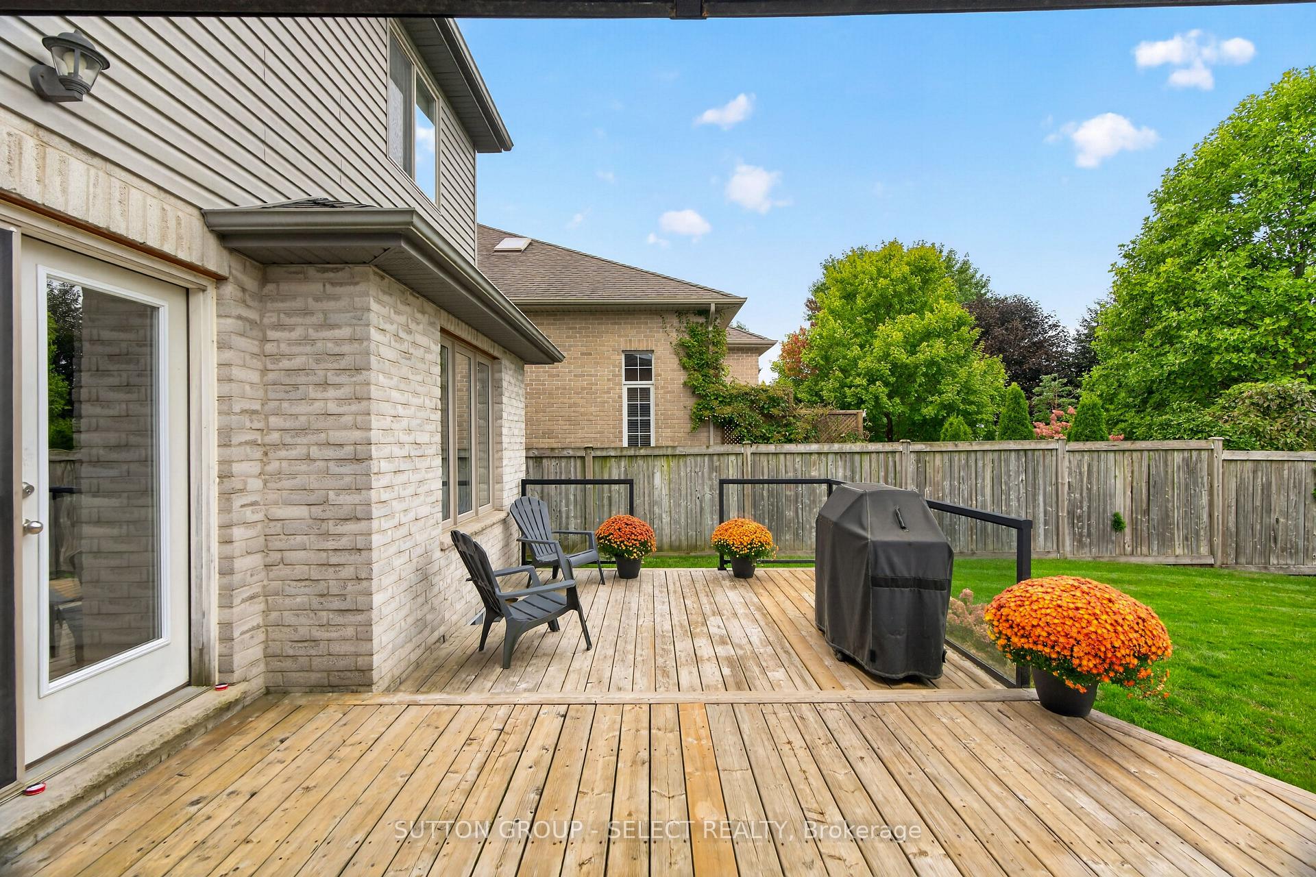 Photo 42 of 121 Tanoak Drive, London, North E — HOMEH