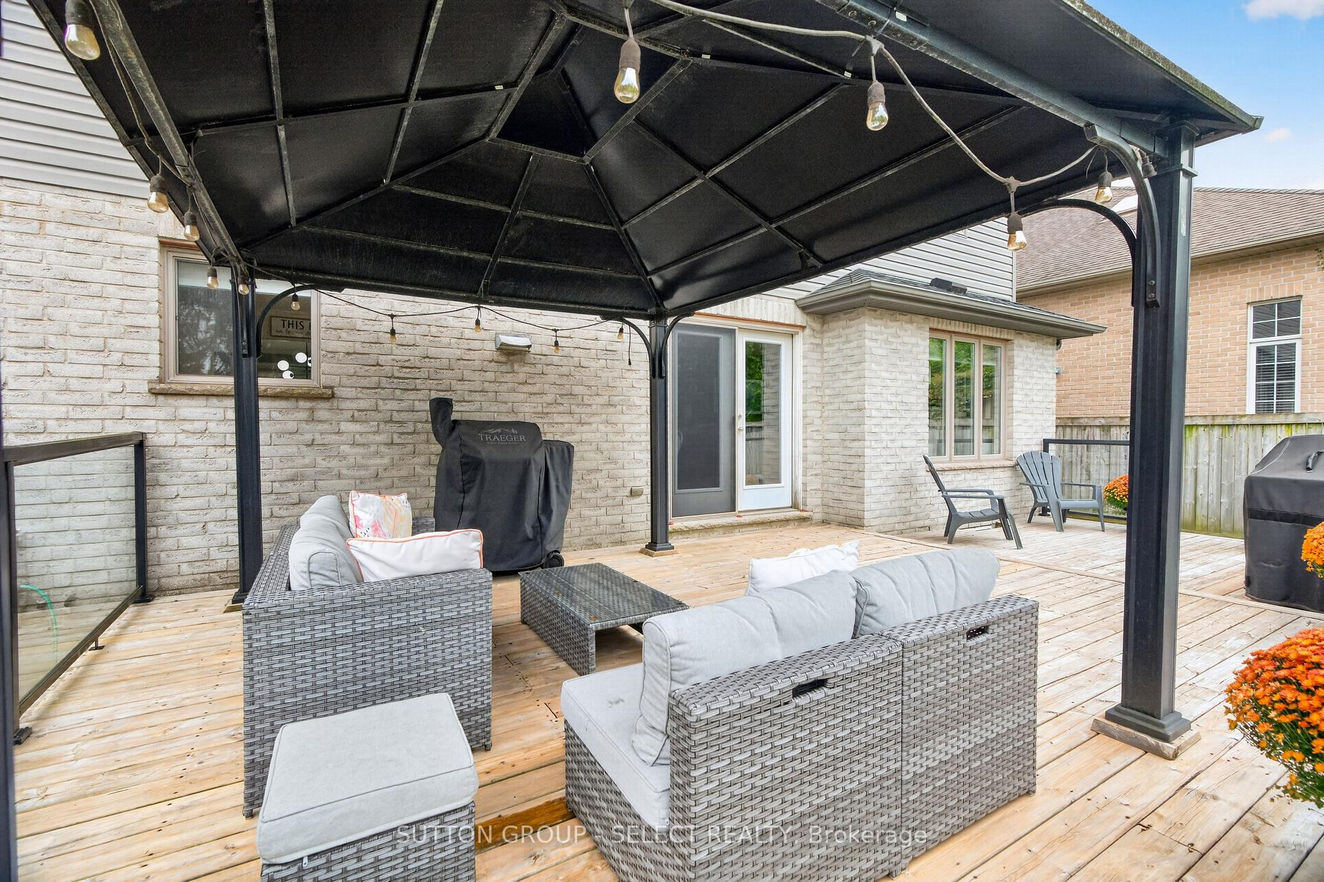 Photo 47 of 121 Tanoak Drive, London, North E — HOMEH