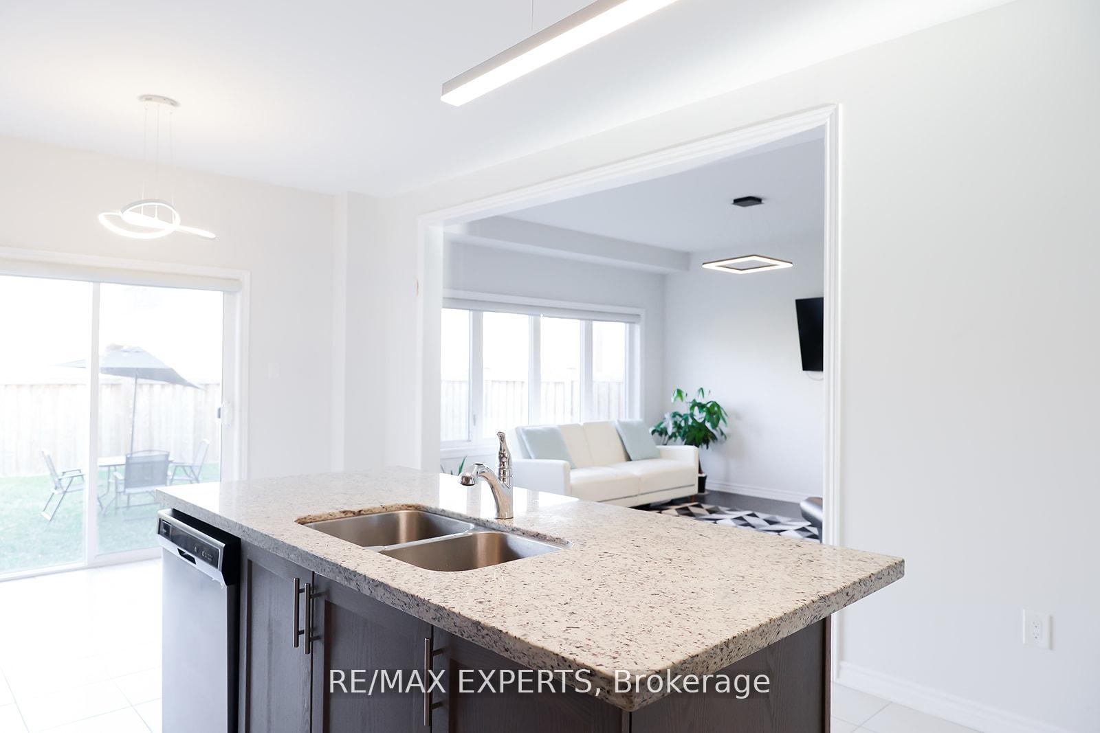 Photo 12 of 1426 Farrow Crescent, Innisfil, Alcona — HOMEH