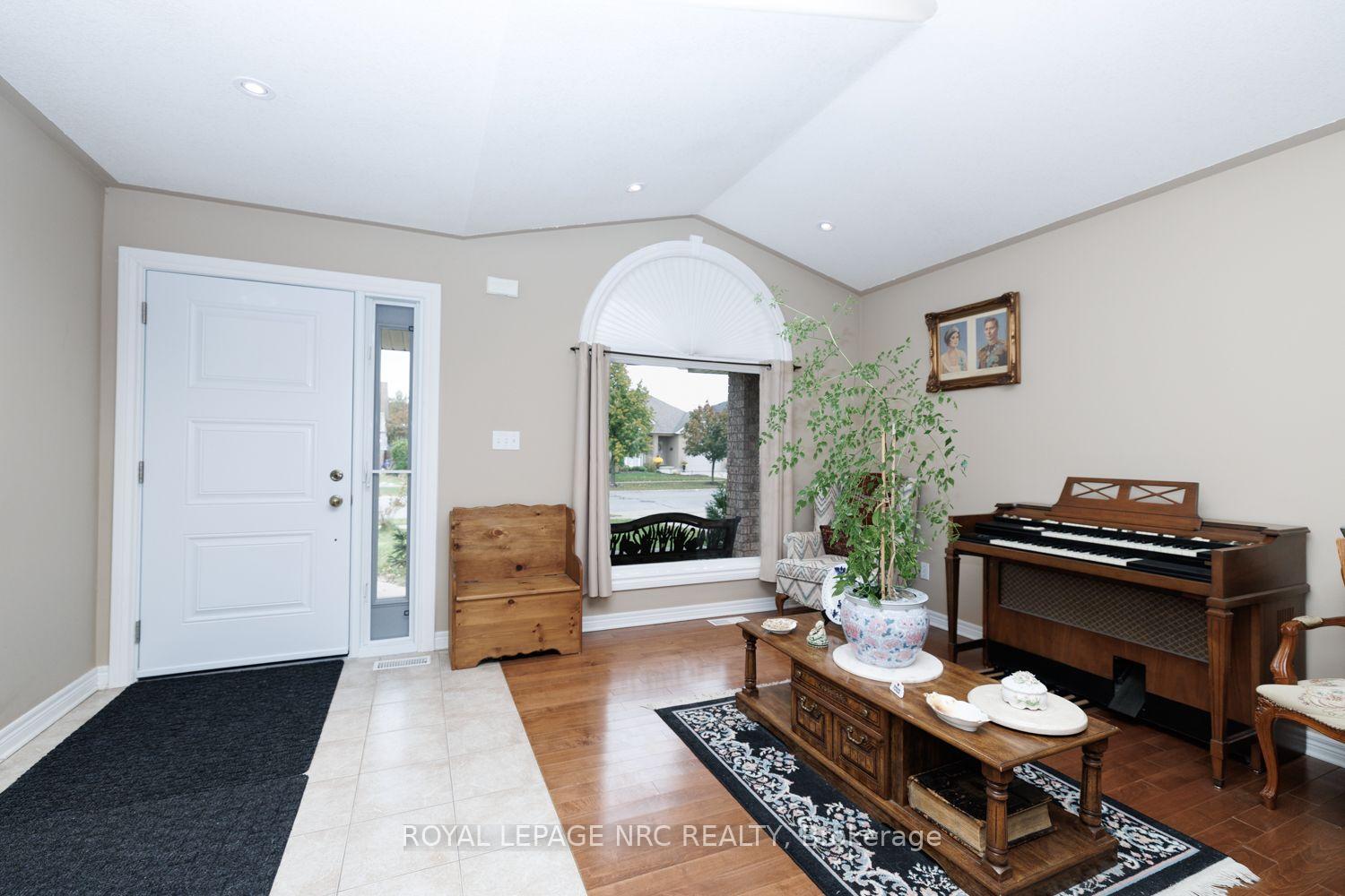 Photo 4 of 7109 Parkside Road, Niagara Falls, Forestview — HOMEH