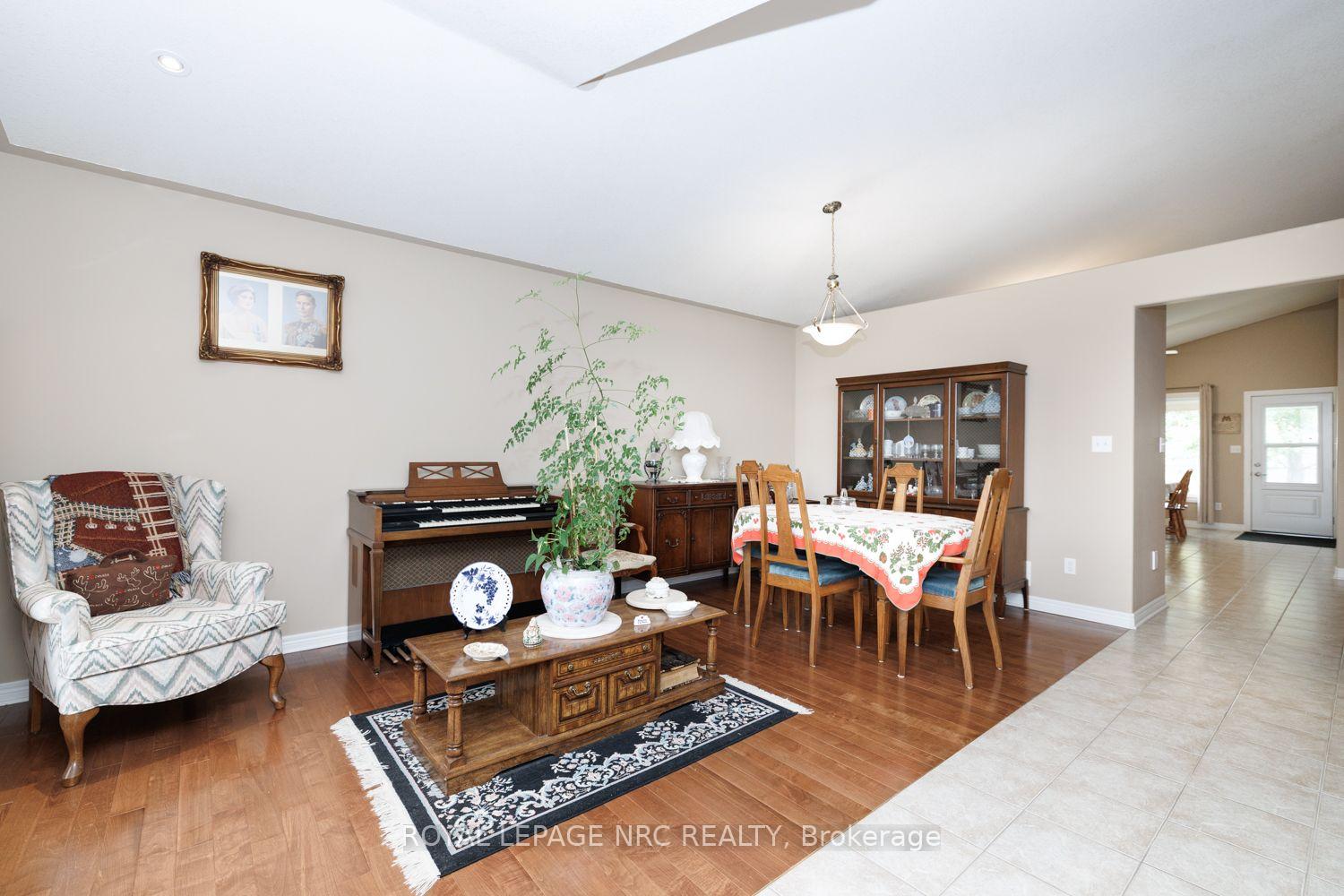 Photo 5 of 7109 Parkside Road, Niagara Falls, Forestview — HOMEH