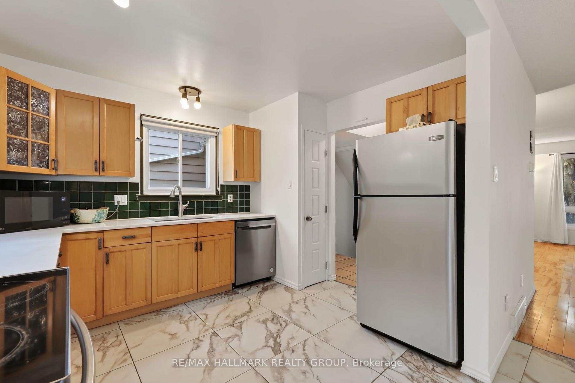 Photo 9 of 2434 Braeburn Place, Ottawa, Blackburn Hamlet (South) — HOMEH