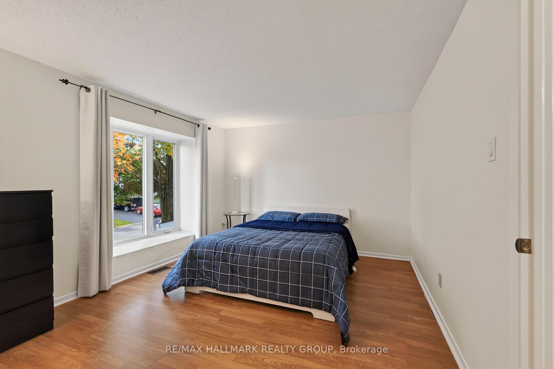 Photo 12 of 2434 Braeburn Place, Ottawa, Blackburn Hamlet (South) — HOMEH