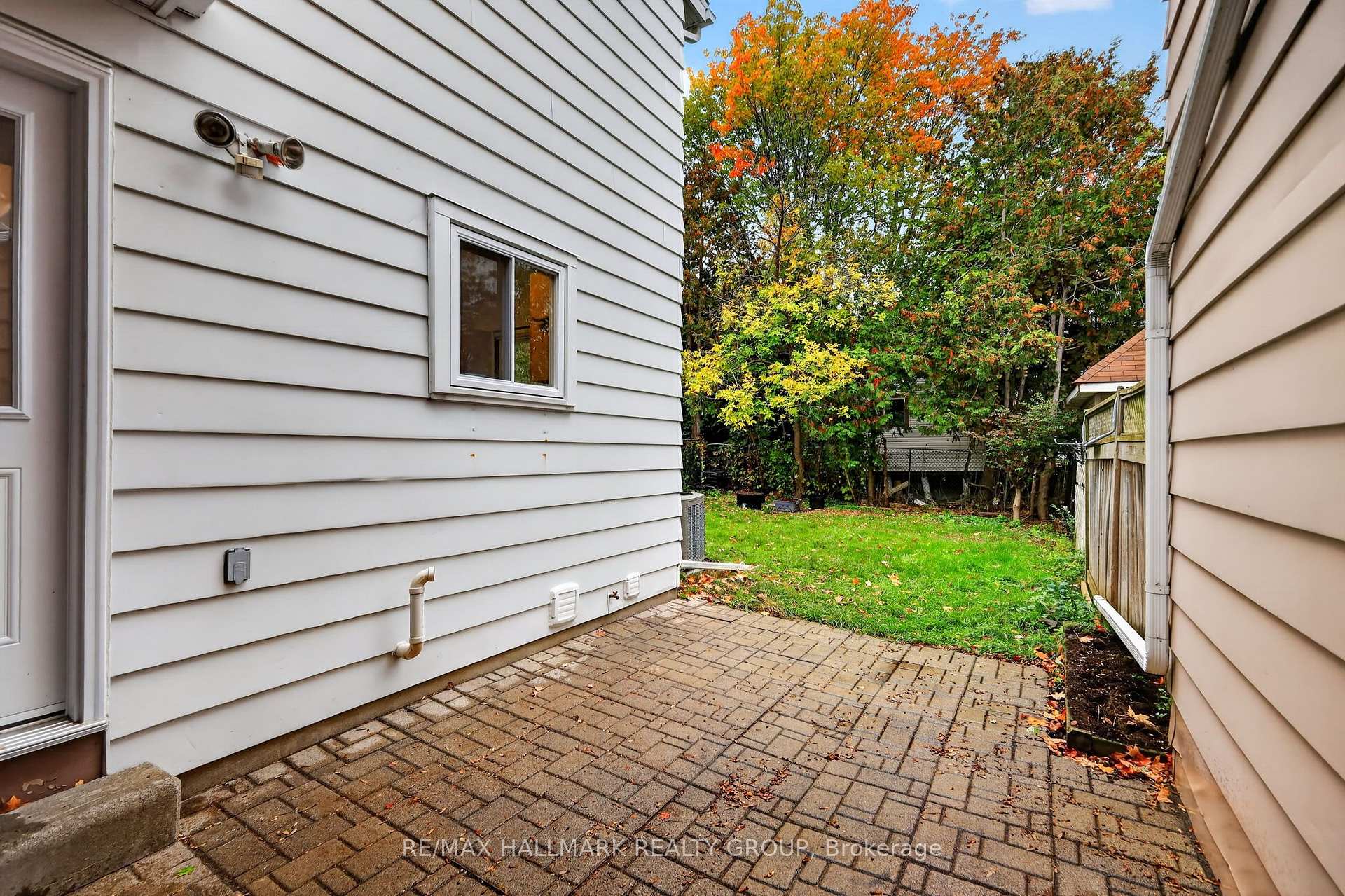 Photo 19 of 2434 Braeburn Place, Ottawa, Blackburn Hamlet (South) — HOMEH