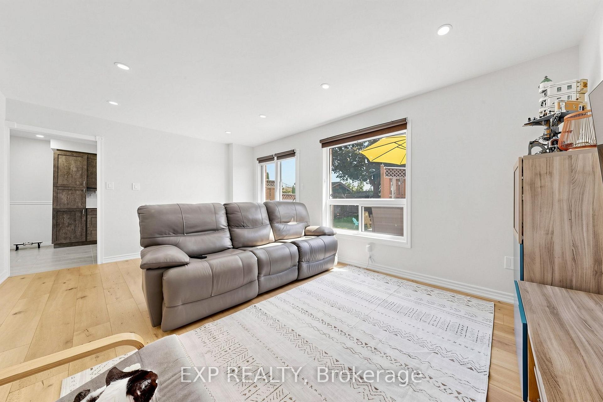 Photo 8 of 63 Fenwick Avenue, Clarington, Bowmanville — HOMEH