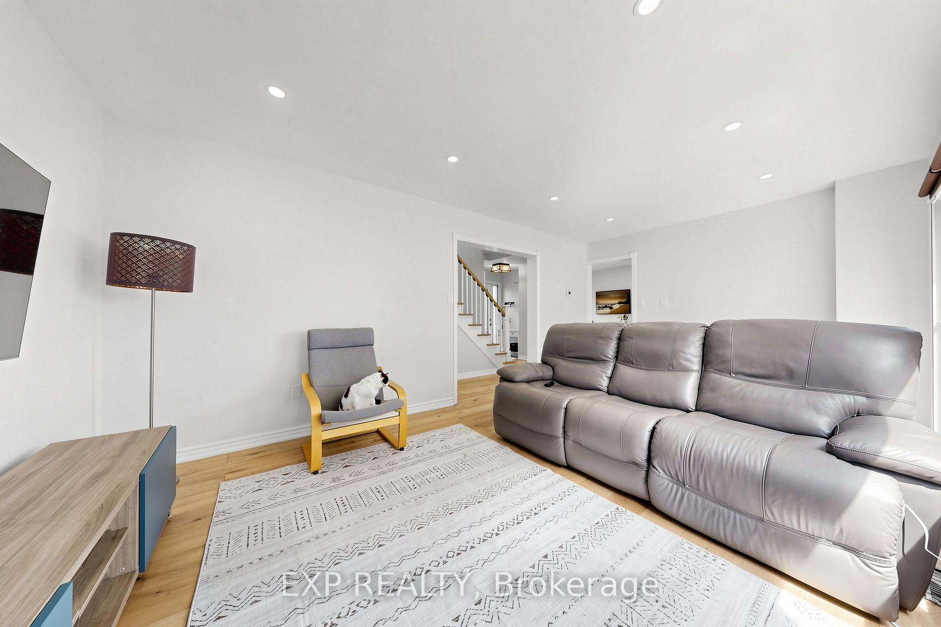 Photo 9 of 63 Fenwick Avenue, Clarington, Bowmanville — HOMEH