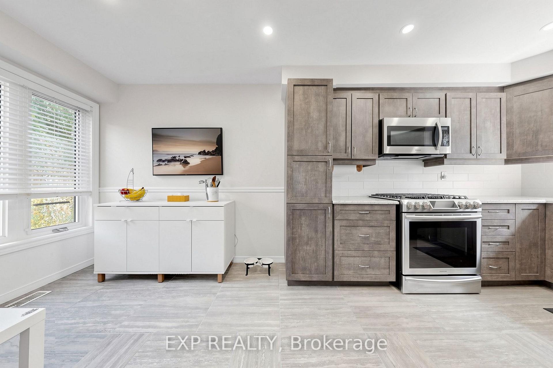 Photo 11 of 63 Fenwick Avenue, Clarington, Bowmanville — HOMEH