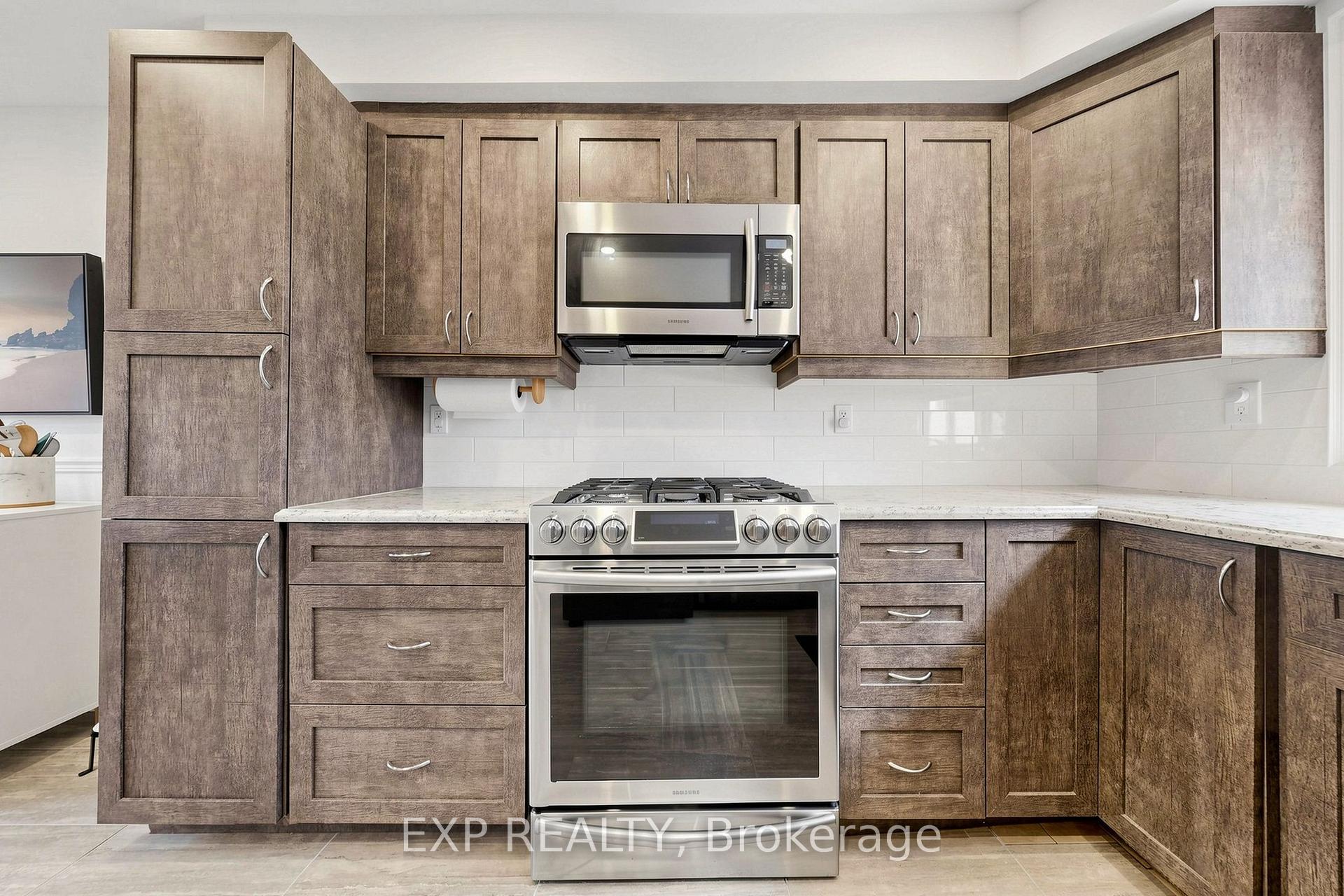 Photo 13 of 63 Fenwick Avenue, Clarington, Bowmanville — HOMEH