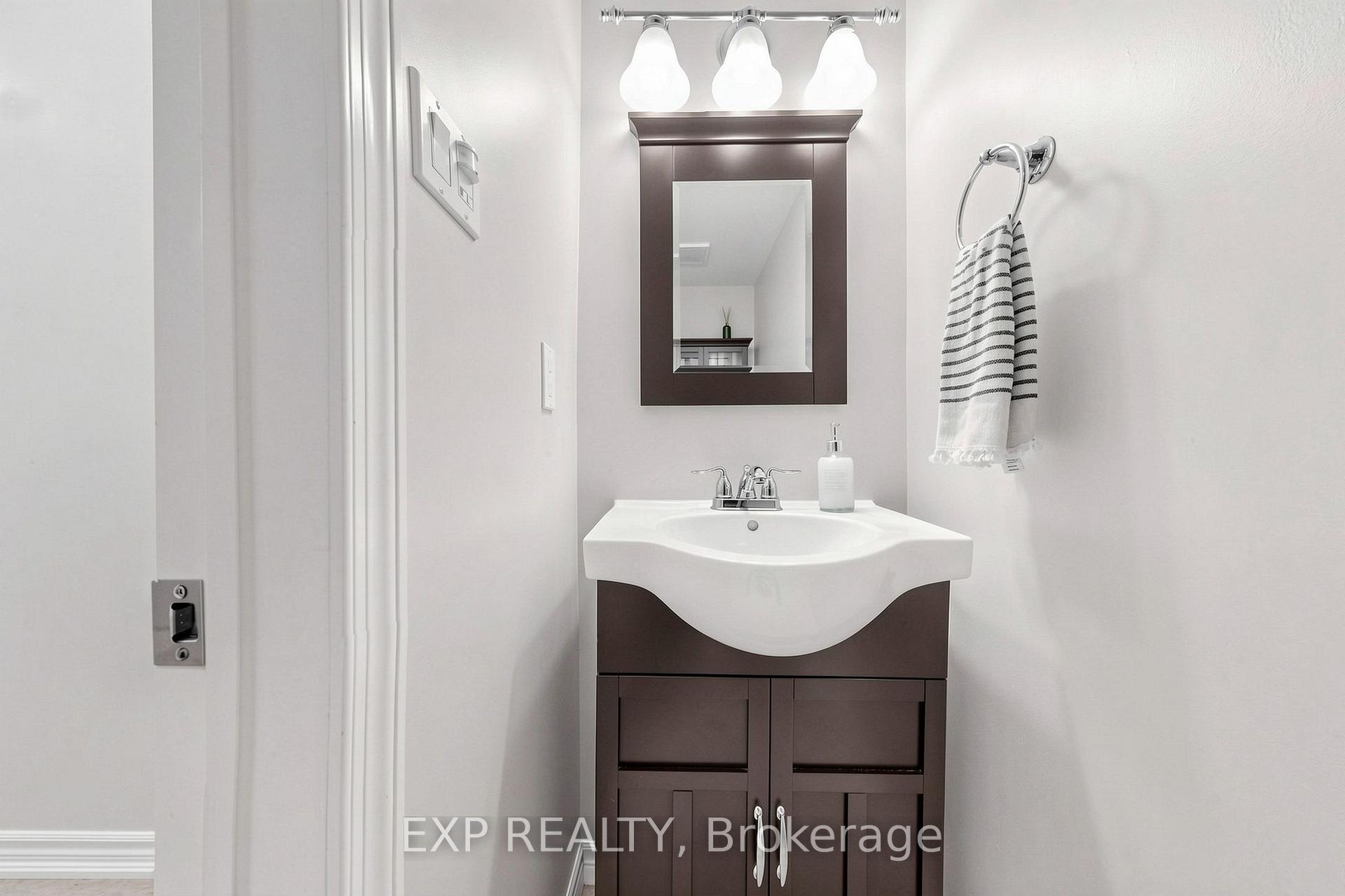 Photo 17 of 63 Fenwick Avenue, Clarington, Bowmanville — HOMEH