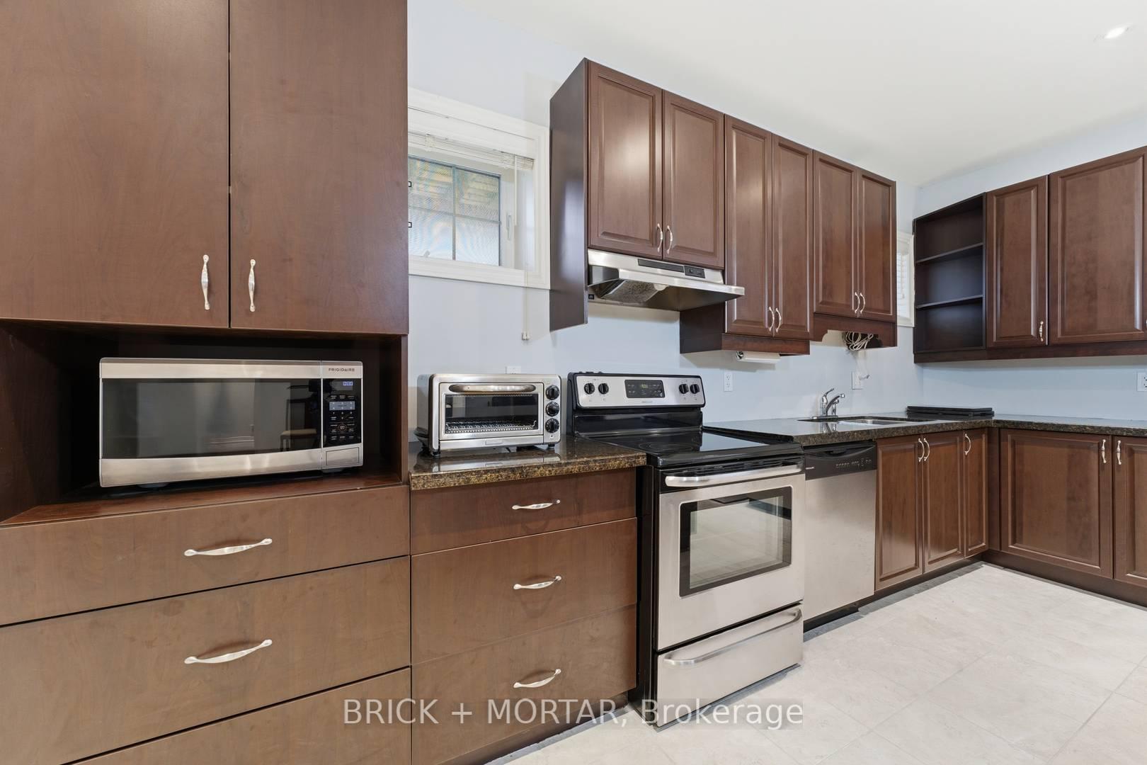 Photo 4 of Unit Bsmt, 8 Little Hannah Lane, Vaughan, Patterson — HOMEH