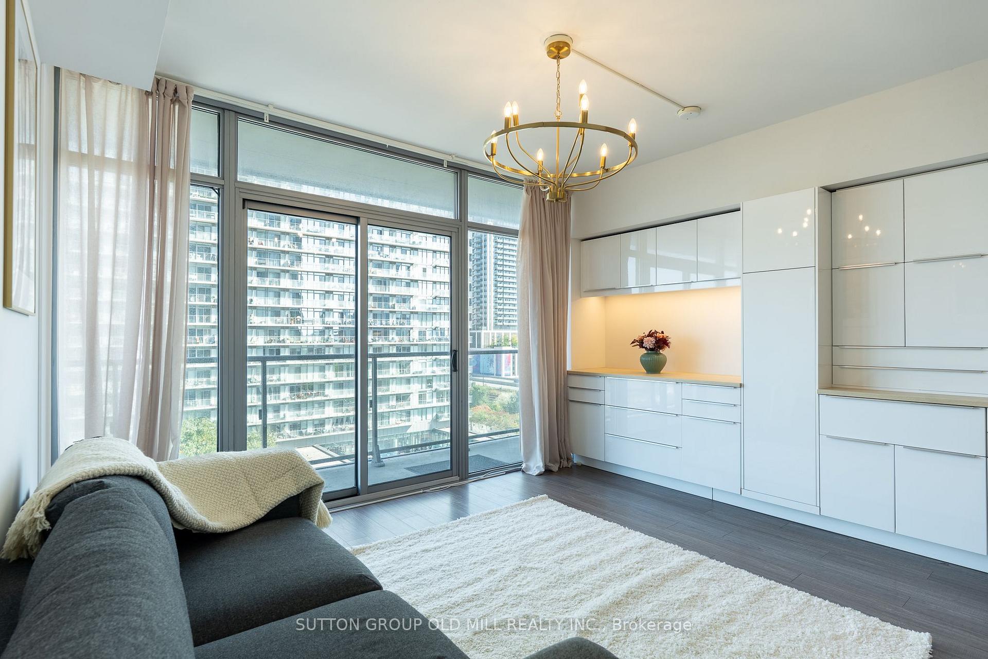 Photo 4 of Unit 812, 105 The Queensway, Toronto, High Park-Swansea — HOMEH