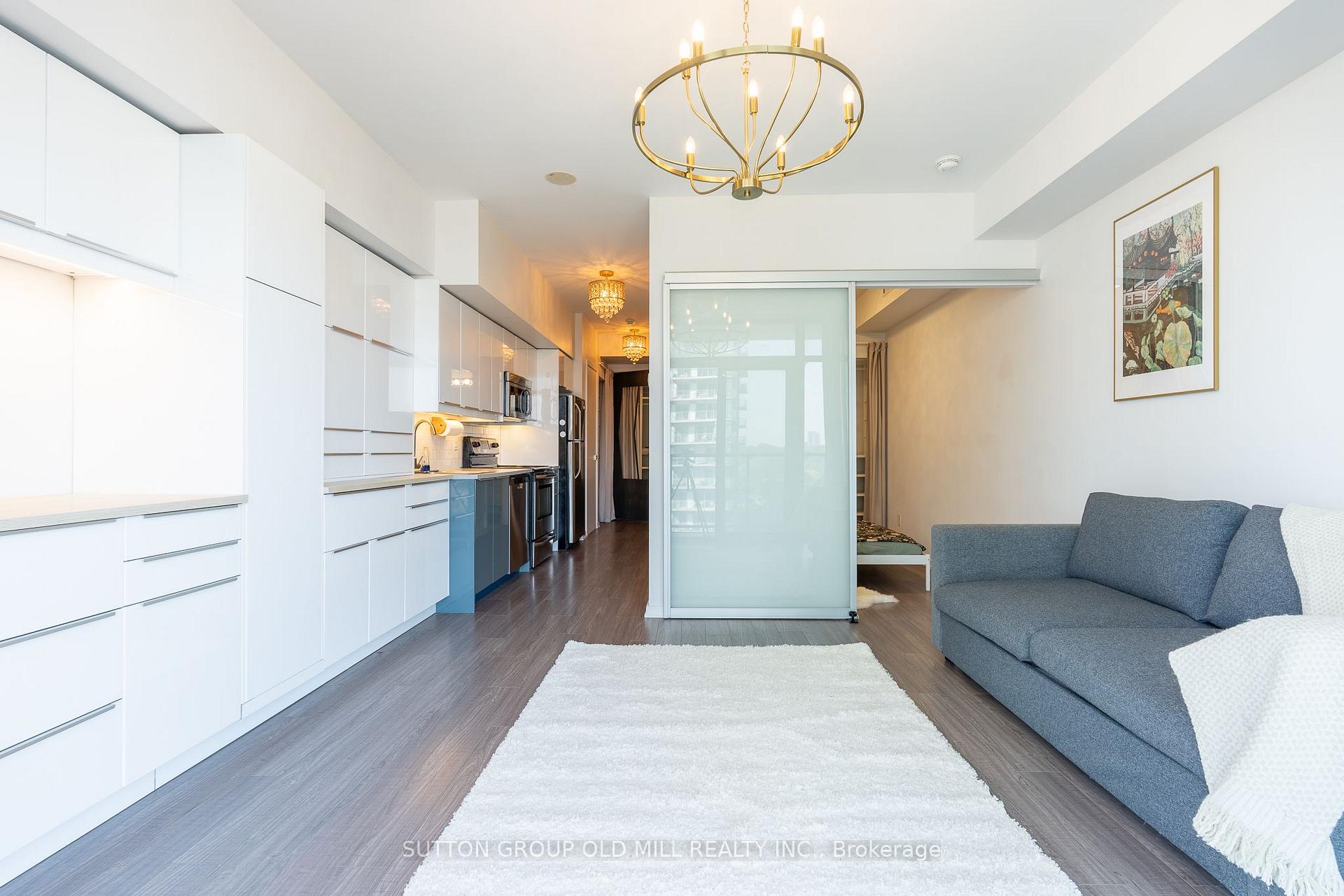 Photo 6 of Unit 812, 105 The Queensway, Toronto, High Park-Swansea — HOMEH