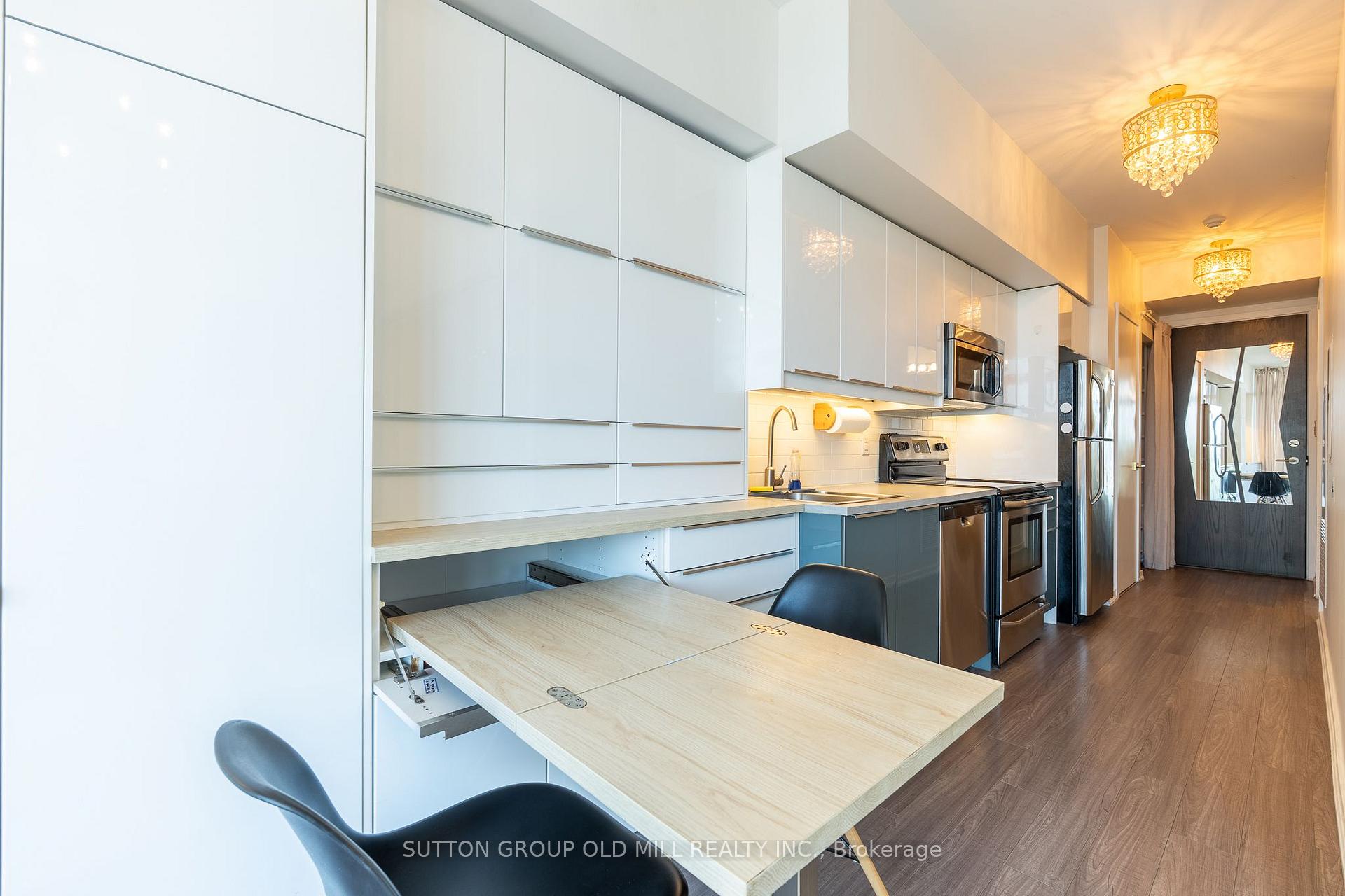 Photo 10 of Unit 812, 105 The Queensway, Toronto, High Park-Swansea — HOMEH