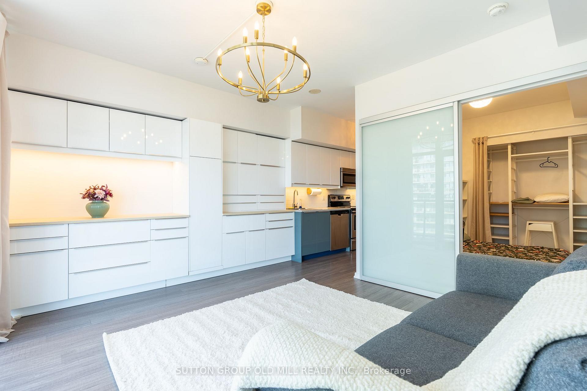 Photo 11 of Unit 812, 105 The Queensway, Toronto, High Park-Swansea — HOMEH