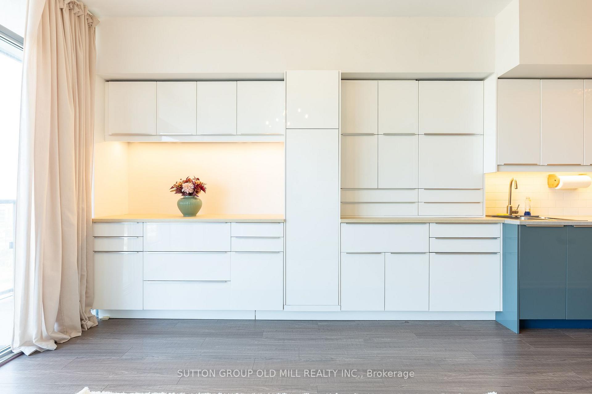 Photo 12 of Unit 812, 105 The Queensway, Toronto, High Park-Swansea — HOMEH