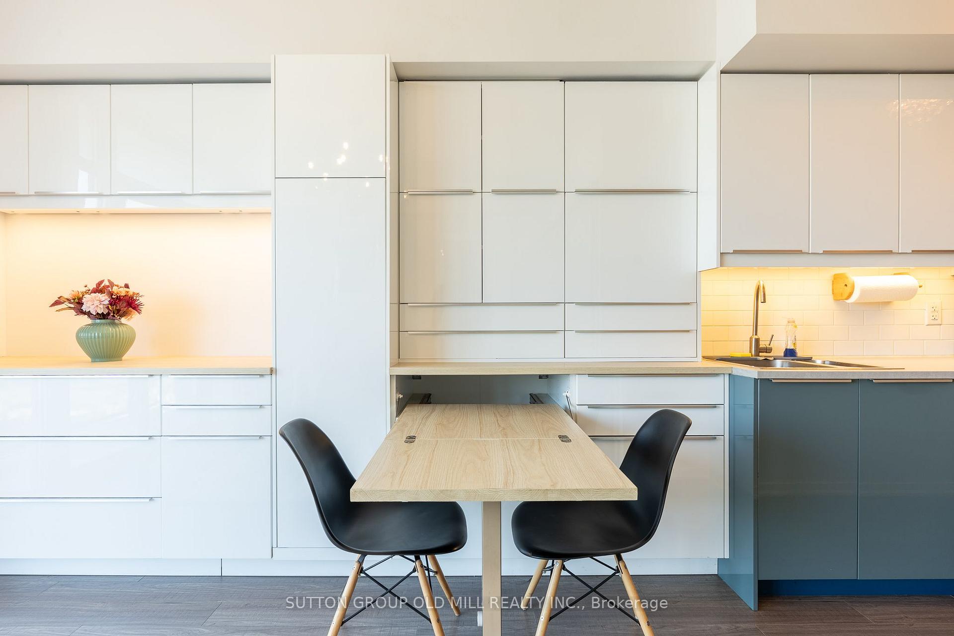 Photo 13 of Unit 812, 105 The Queensway, Toronto, High Park-Swansea — HOMEH