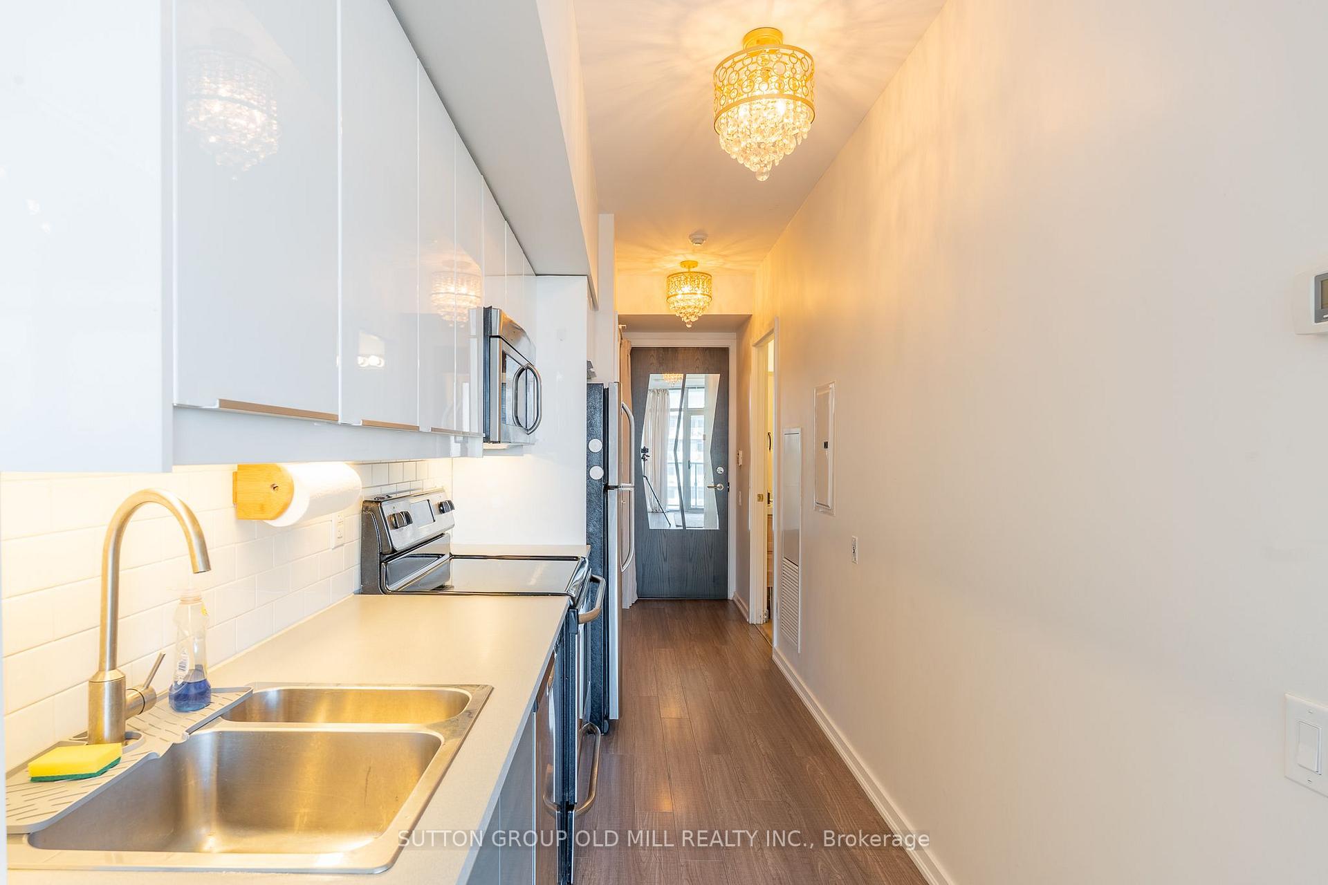 Photo 16 of Unit 812, 105 The Queensway, Toronto, High Park-Swansea — HOMEH