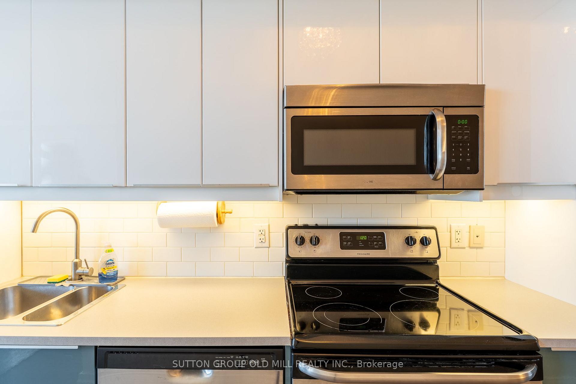 Photo 17 of Unit 812, 105 The Queensway, Toronto, High Park-Swansea — HOMEH