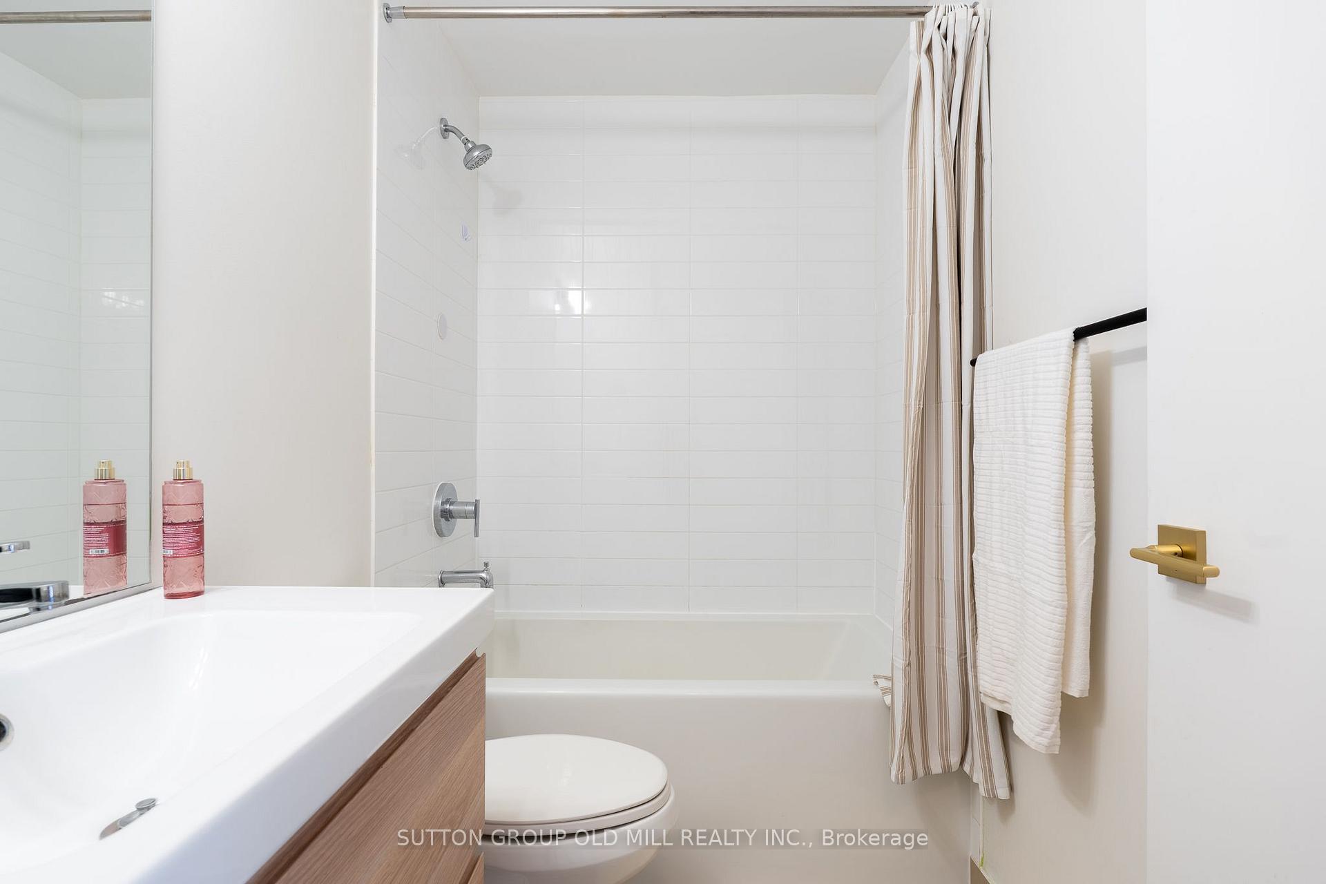 Photo 18 of Unit 812, 105 The Queensway, Toronto, High Park-Swansea — HOMEH