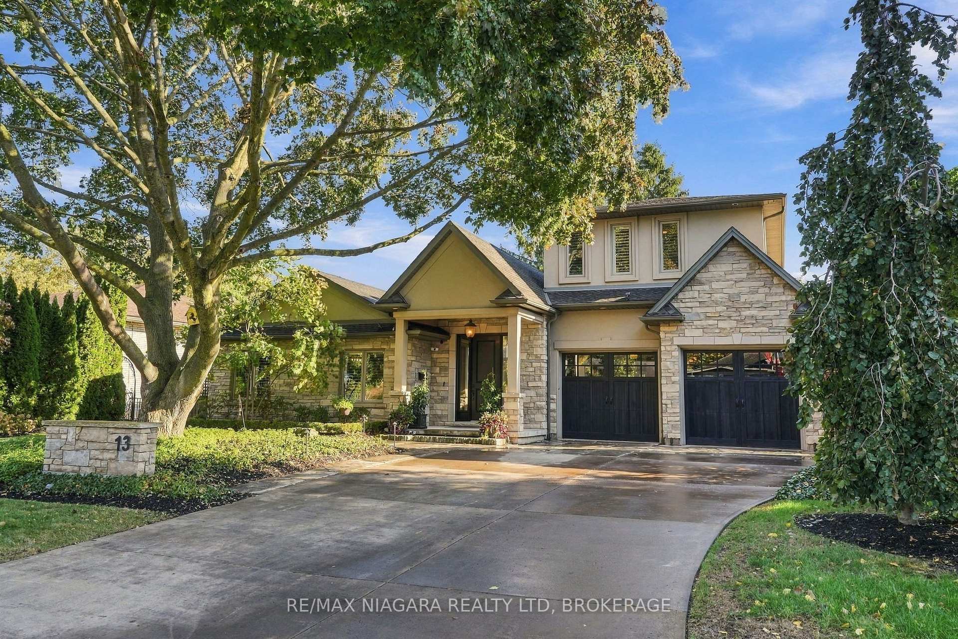 Front of 13 Royal Henley Boulevard