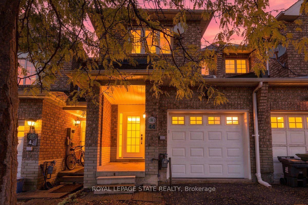 Photo 1 of 44 Viewcrest Circle, Etobicoke, West Humber-Clairville — HOMEH