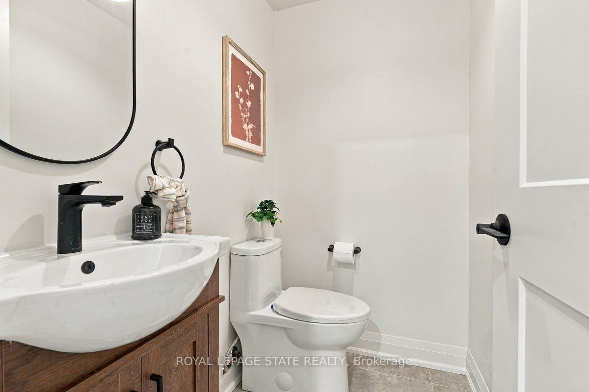 Photo 4 of 44 Viewcrest Circle, Etobicoke, West Humber-Clairville — HOMEH