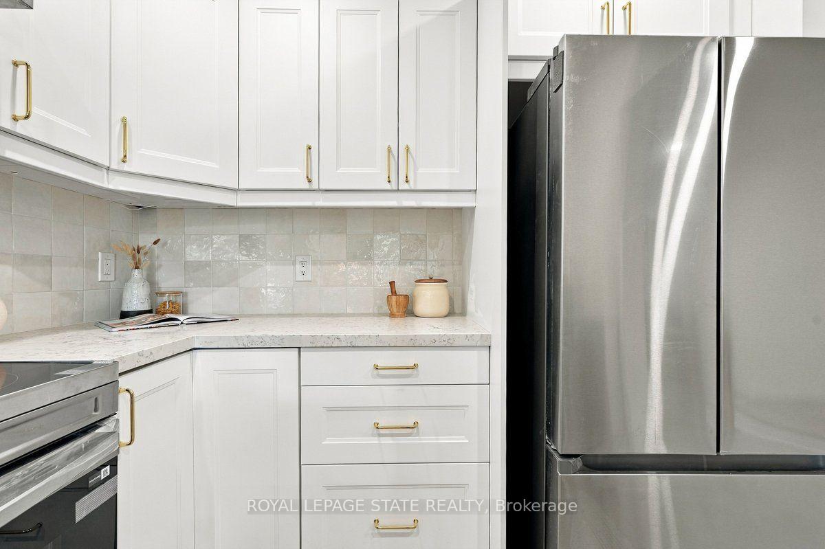 Photo 8 of 44 Viewcrest Circle, Etobicoke, West Humber-Clairville — HOMEH