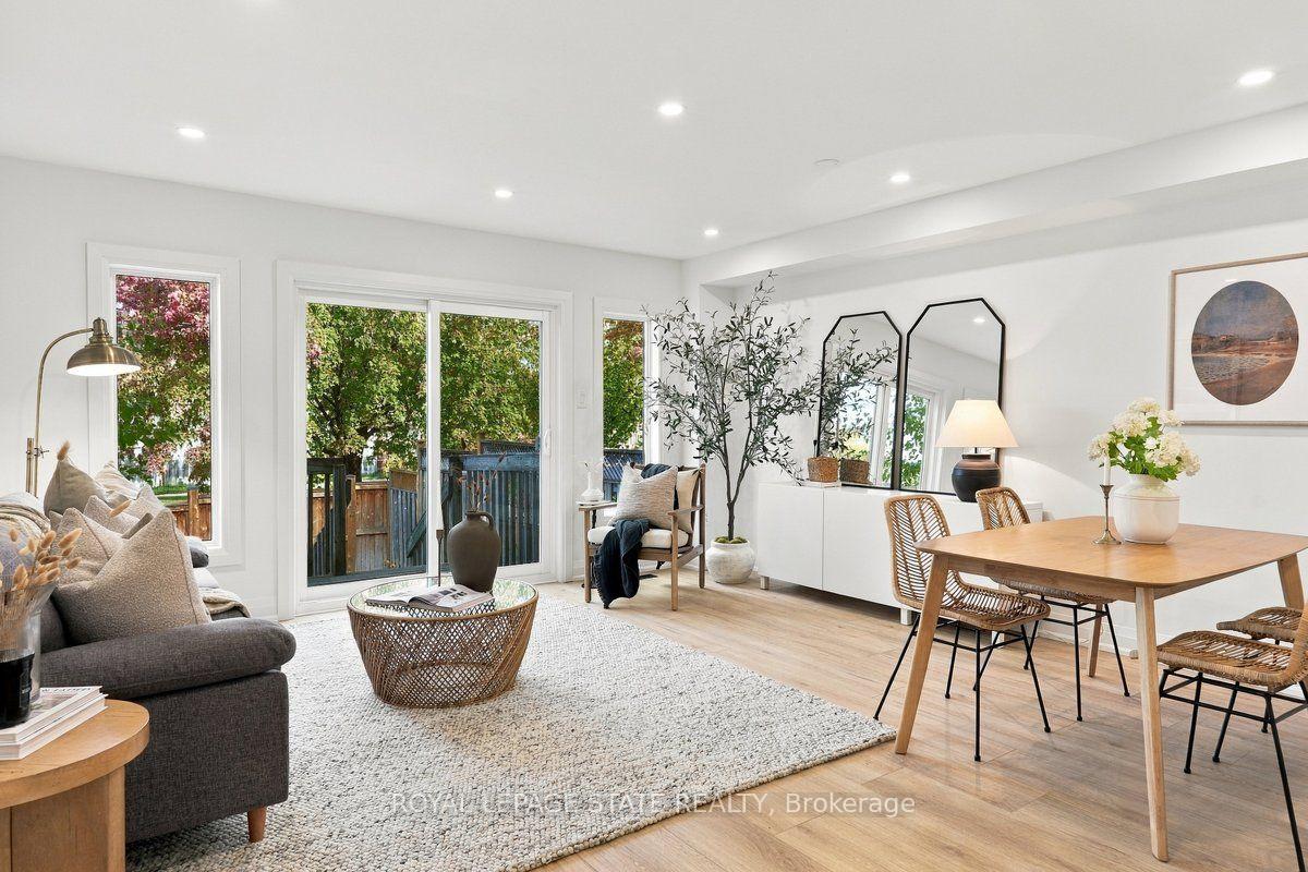 Photo 12 of 44 Viewcrest Circle, Etobicoke, West Humber-Clairville — HOMEH