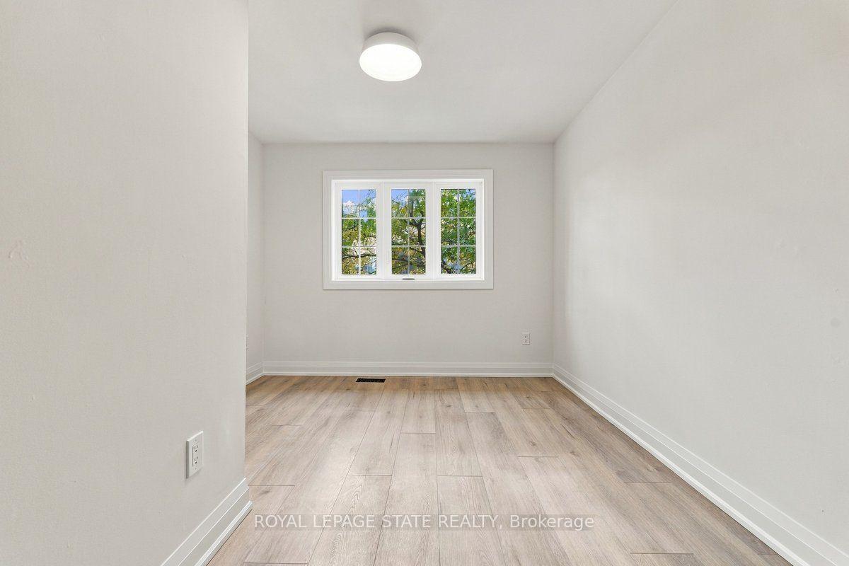 Photo 15 of 44 Viewcrest Circle, Etobicoke, West Humber-Clairville — HOMEH
