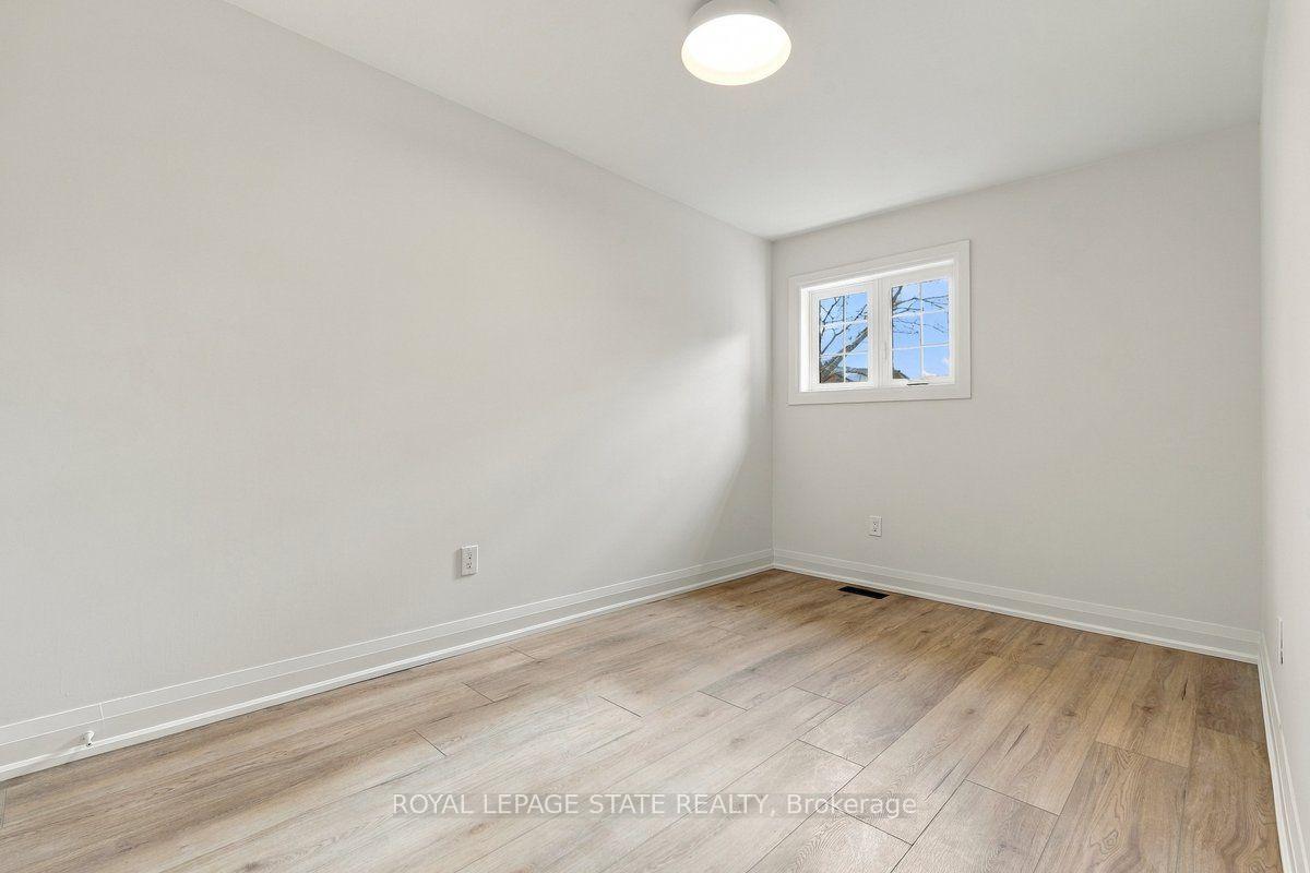 Photo 17 of 44 Viewcrest Circle, Etobicoke, West Humber-Clairville — HOMEH