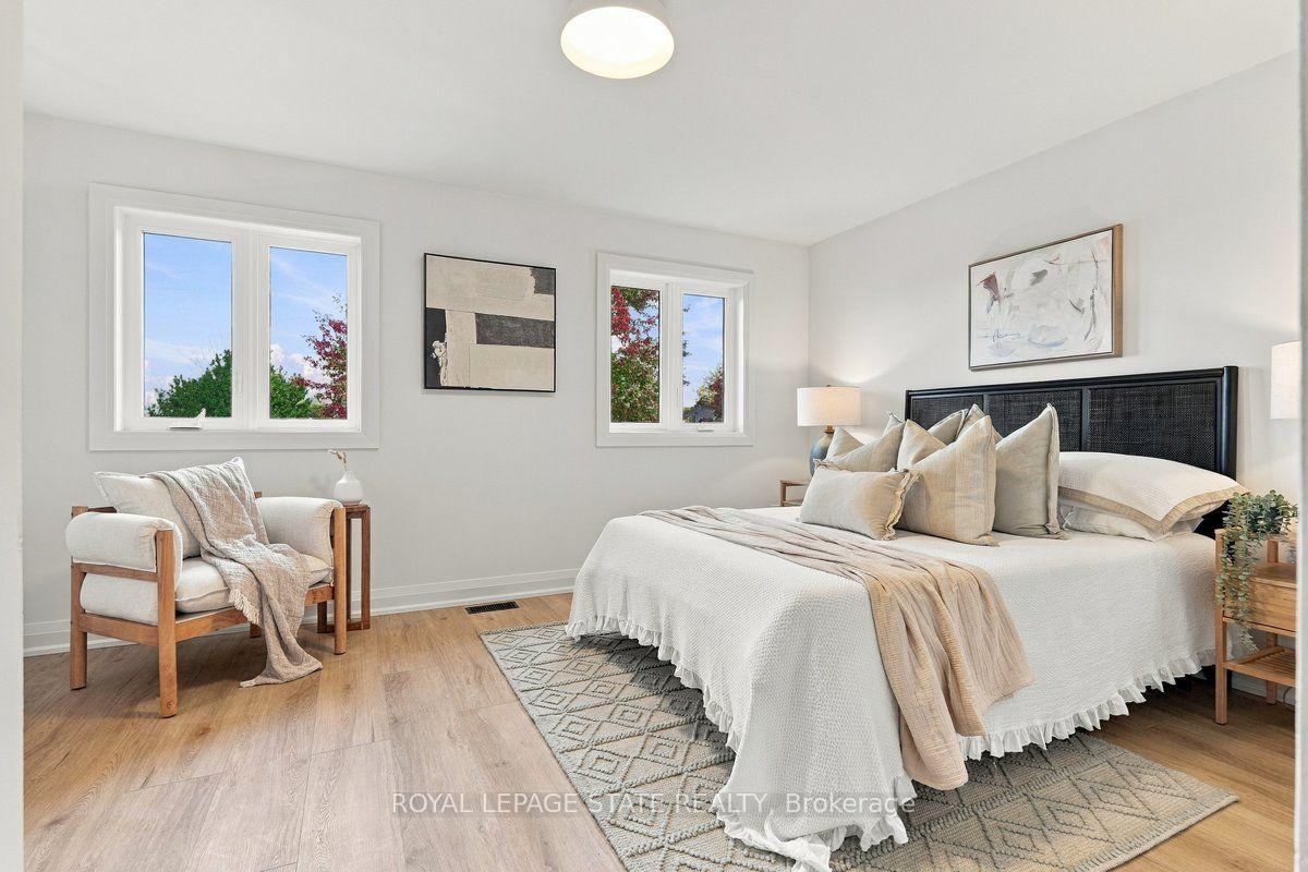 Photo 18 of 44 Viewcrest Circle, Etobicoke, West Humber-Clairville — HOMEH