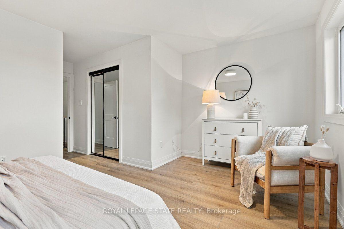 Photo 19 of 44 Viewcrest Circle, Etobicoke, West Humber-Clairville — HOMEH